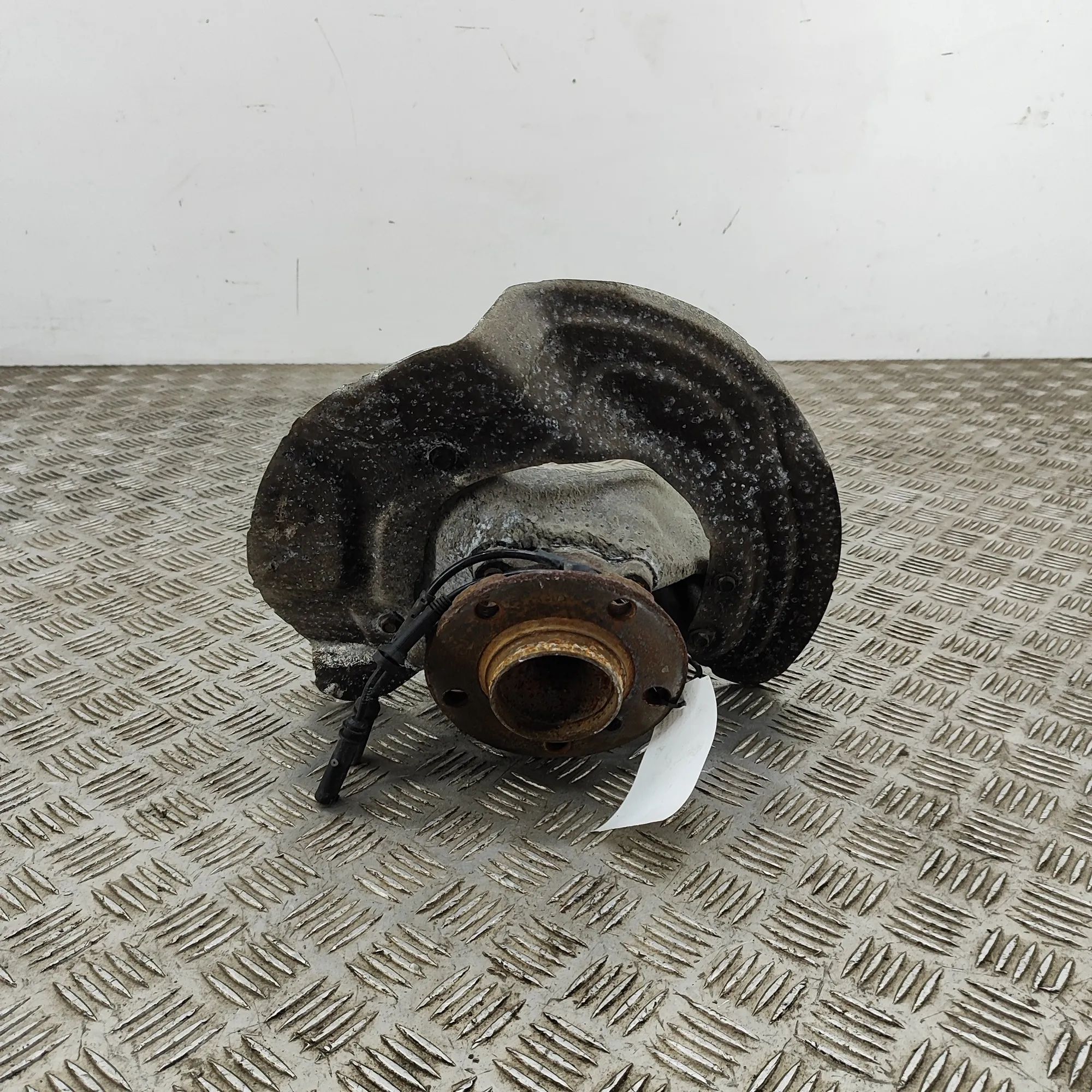 BMW 1 (E81 / E82 / E87 / E88) Front Left Wheel Hub Front Left Wheel Hub — BMW 1 F20 (2010-2019) — ...