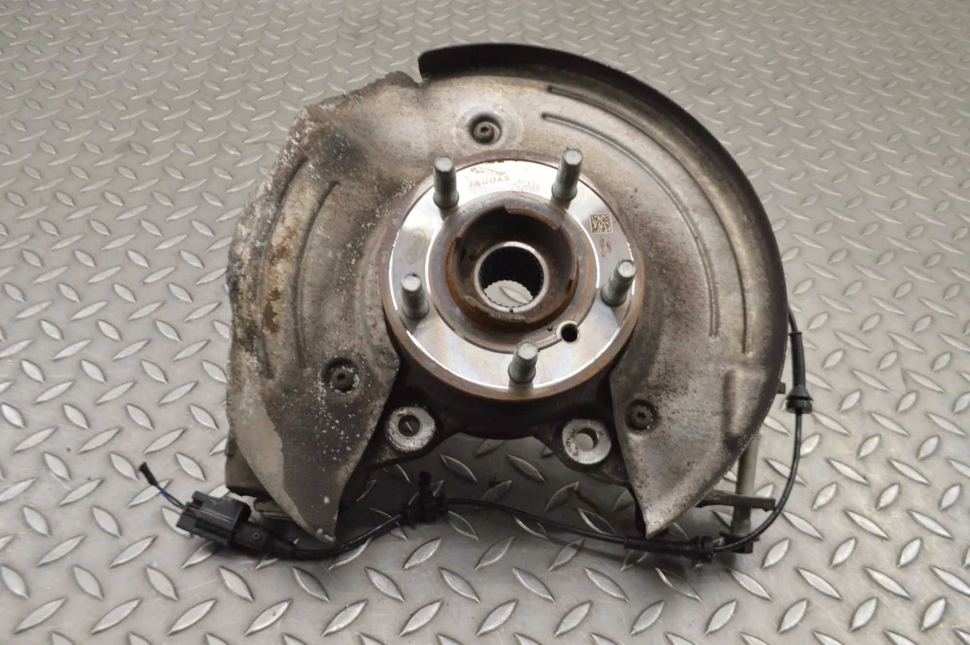 Jaguar XF Rear Left Wheel Hub Spindle Rear Left Wheel Hub Spindle — JAGUAR XF X260 (2...