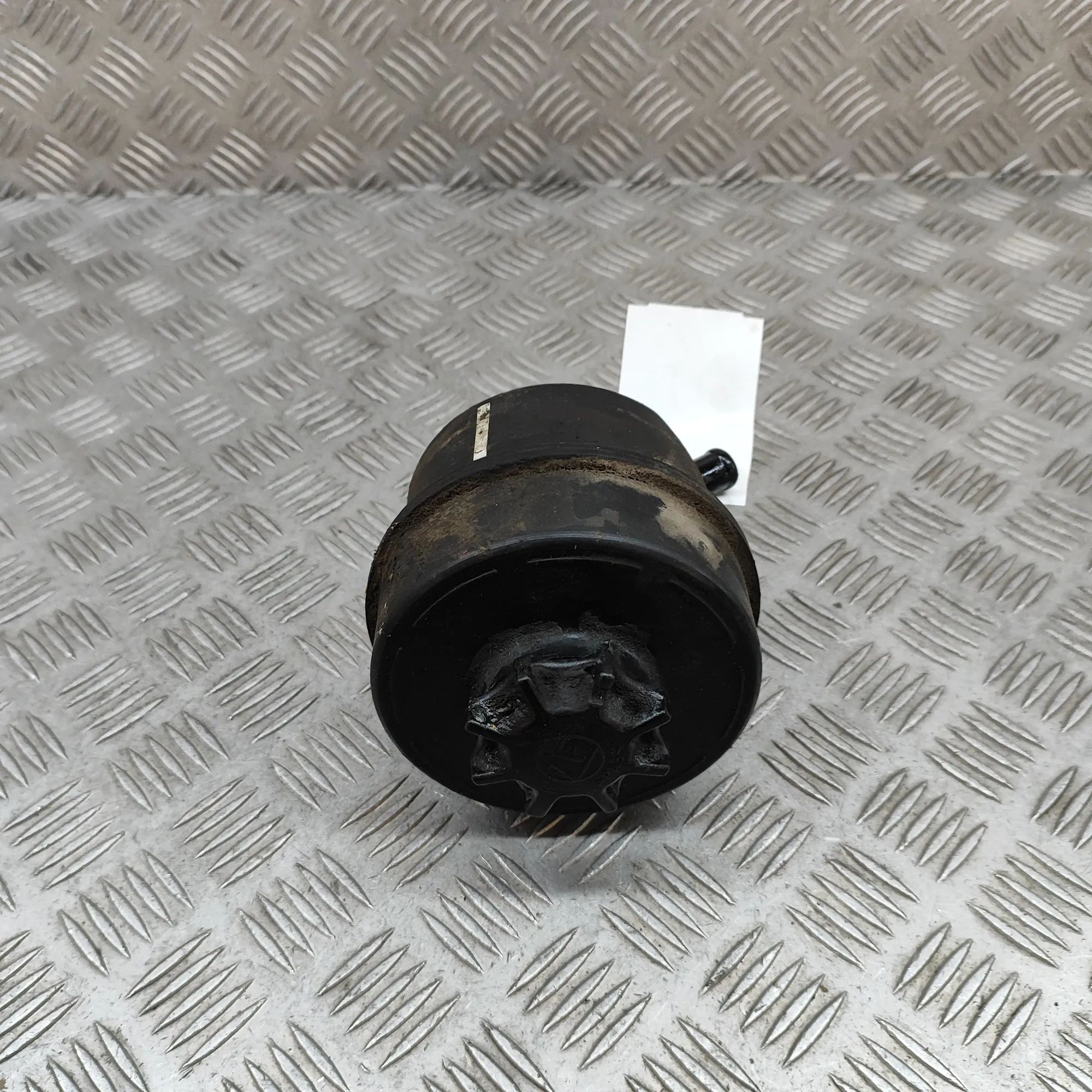 Iveco Daily Power Steering Fluid Tank Power Steering Fluid Tank — IVECO DAILY V Van/E...