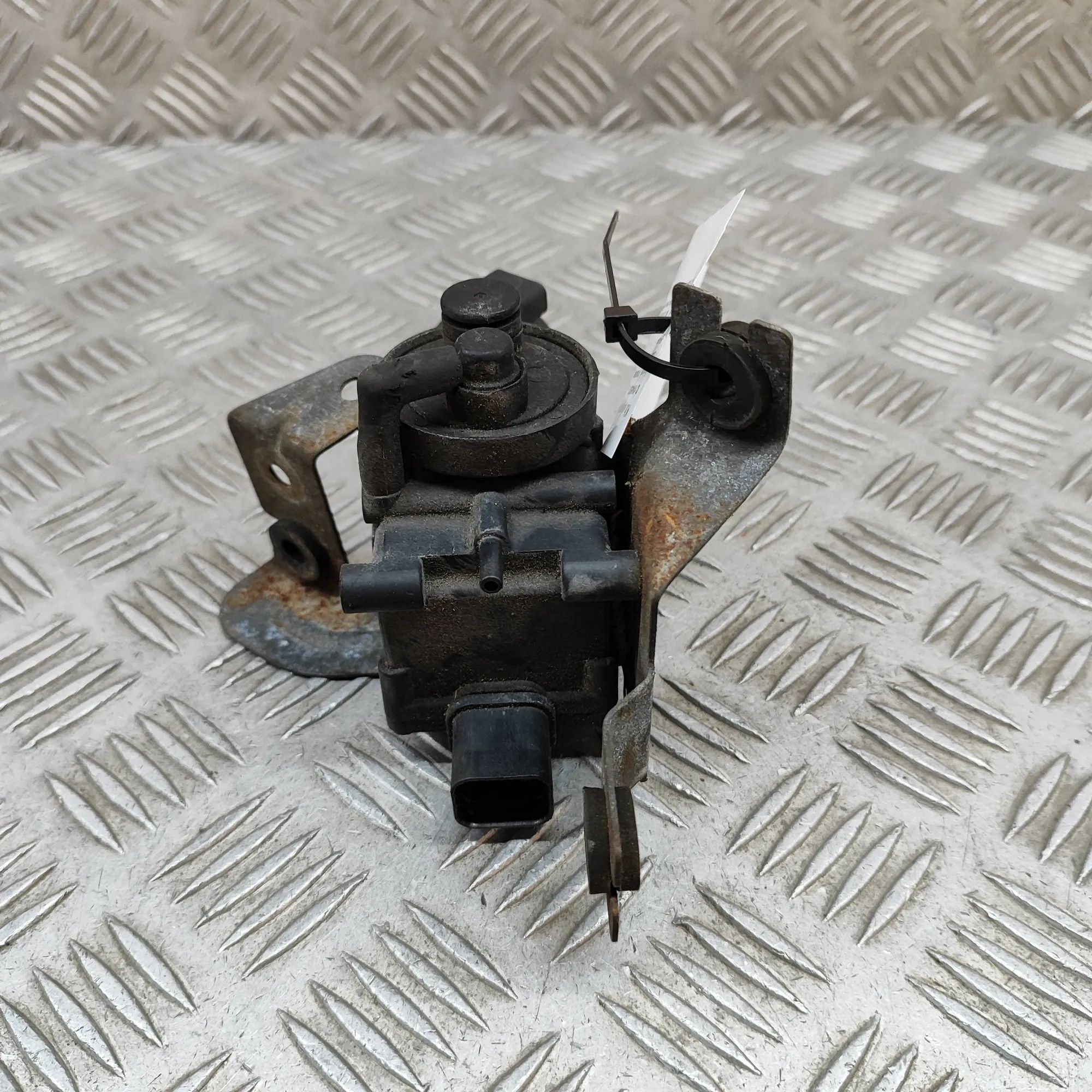 Mitsubishi Galant Vacuum pump Vacuum Pump — MITSUBISHI GALANT VI EA_ (1996-20...