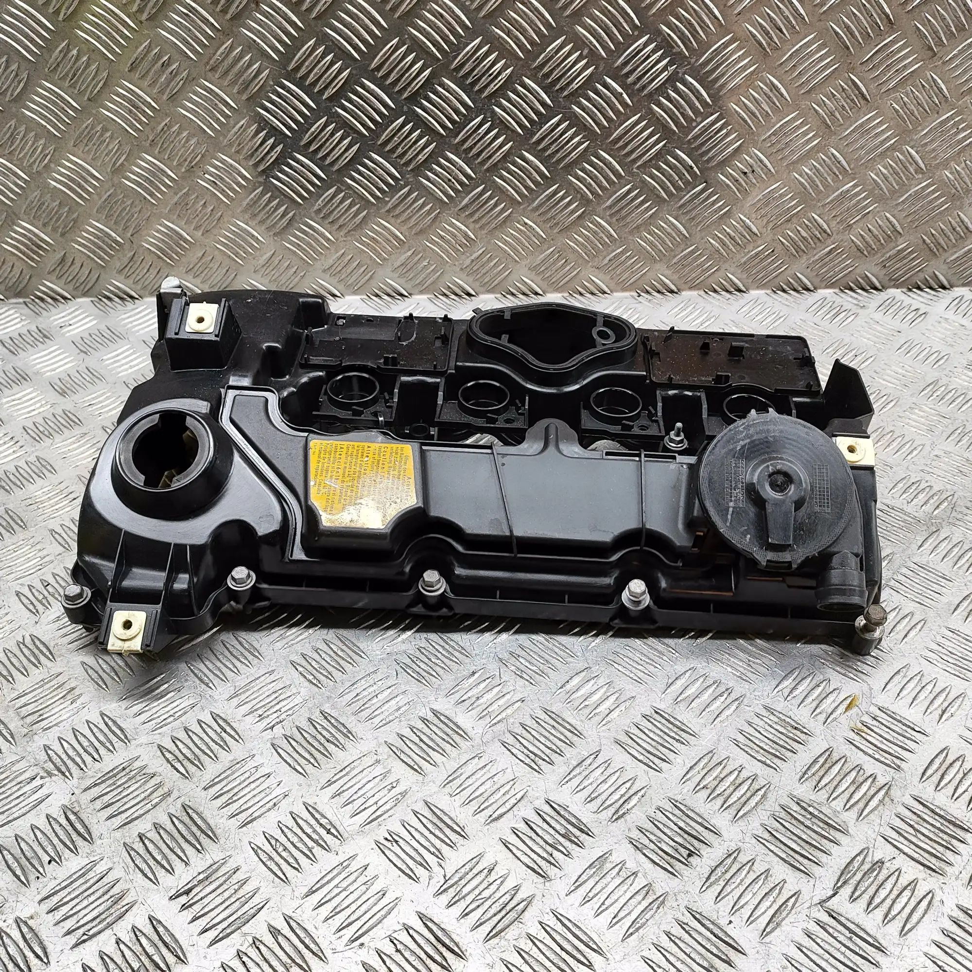 BMW 1 (E81 / E82 / E87 / E88) Valve Cover Valve Cover — BMW 1 E81 (2006-2011) — 7553626

...