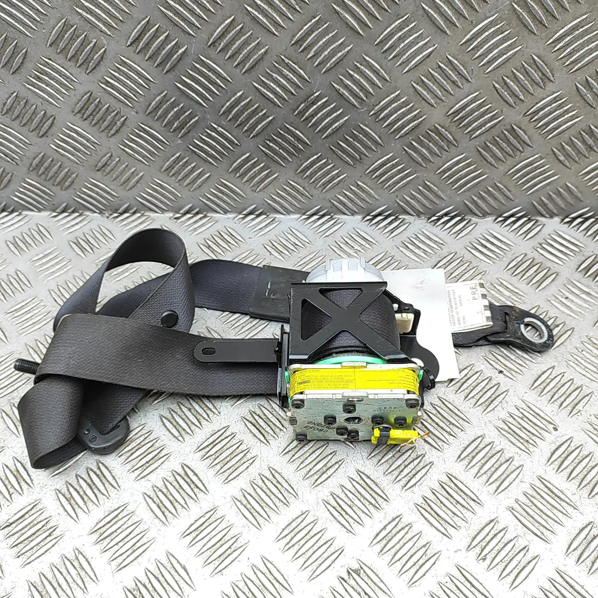 Toyota Urban Cruiser Front Left Seatbelt Front Left Seatbelt — TOYOTA URBAN CRUISER _P1_...