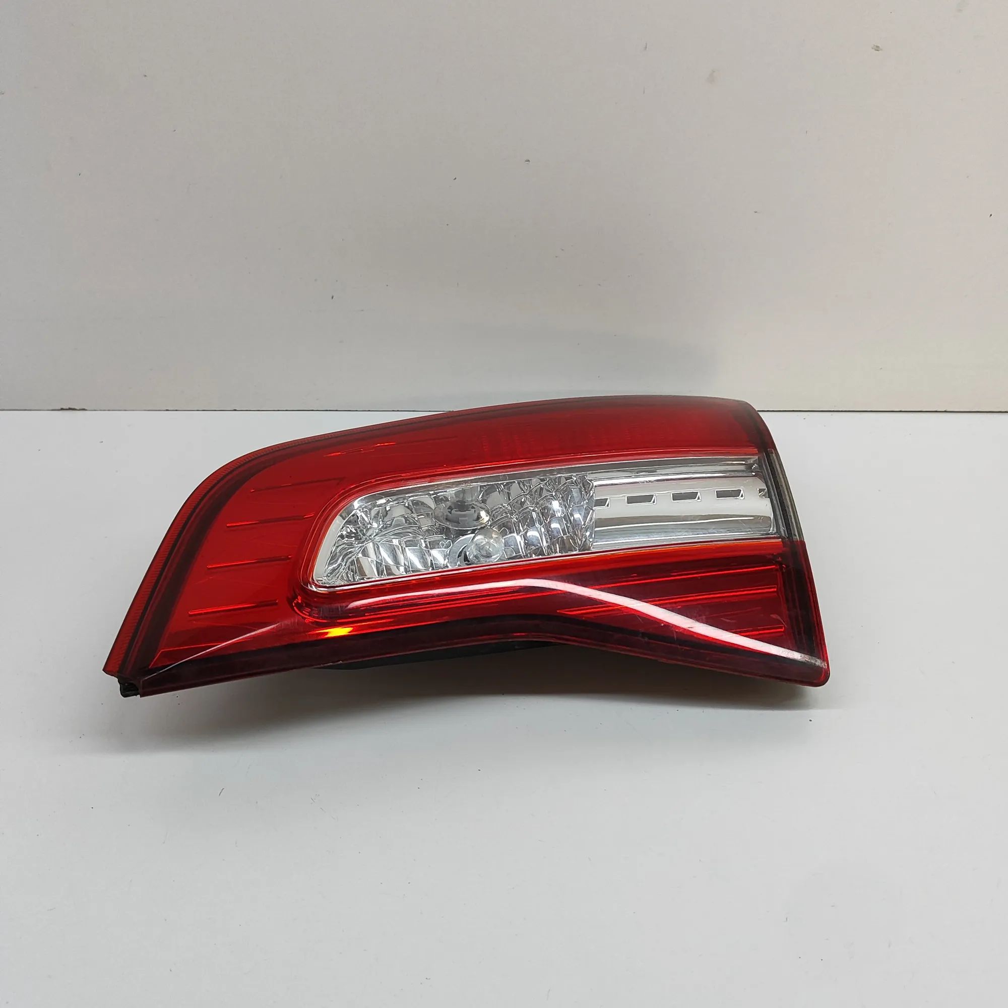 Renault Koleos Right Side Tailgate Tail Light Right Side Tailgate Tail Light — RENAULT KOLEOS...