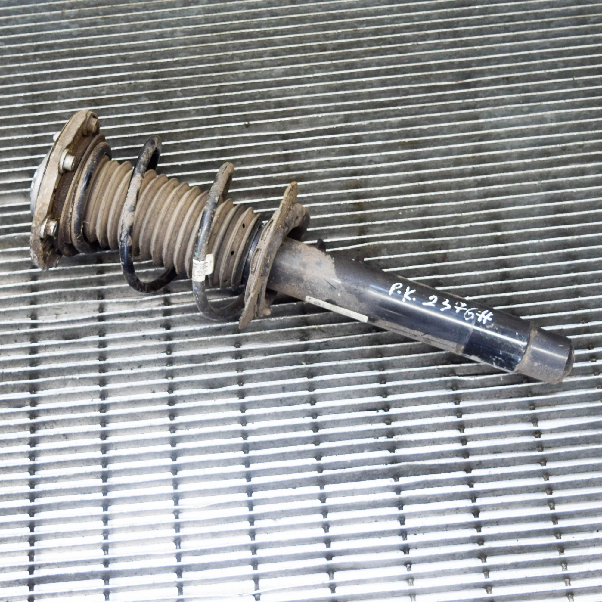 BMW 1 (F20 / F21) Shock absorber — front left Shock absorber — front left — BMW 1 F20 (2010-2...