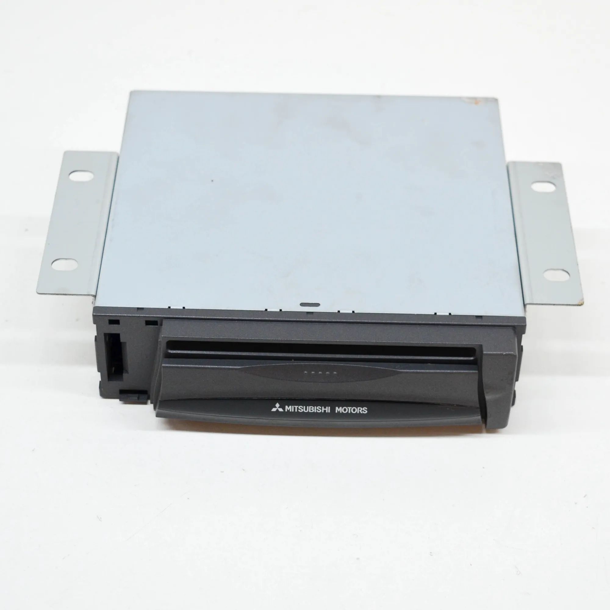 Mitsubishi Pajero Radio / CD / navigation head unit Radio / CD / navigation head unit — MITSUBISHI ...