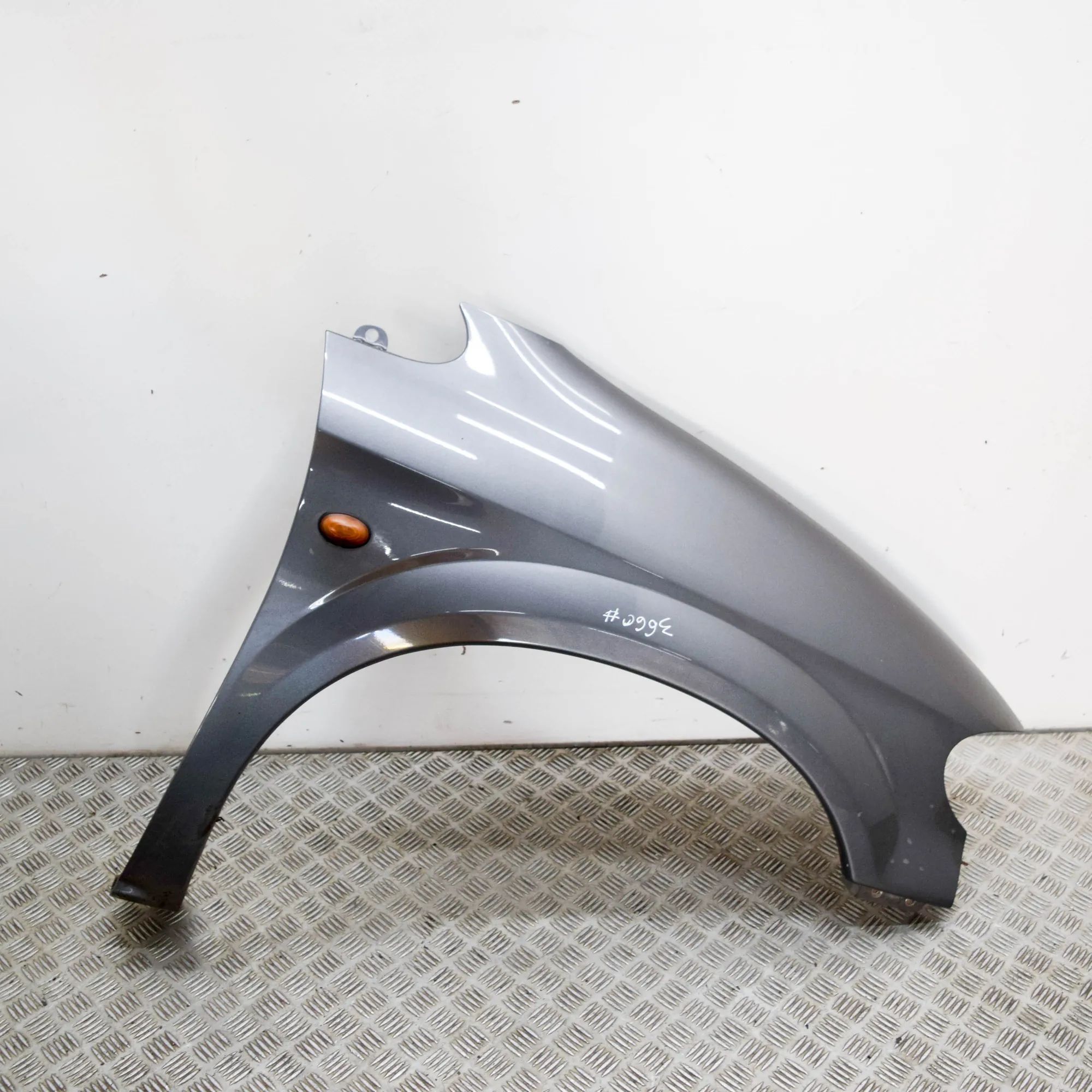 Chrysler Voyager / Town & Country Front Right Fender Front Right Fender — CHRYSLER VOYAGER IV RG, RS...