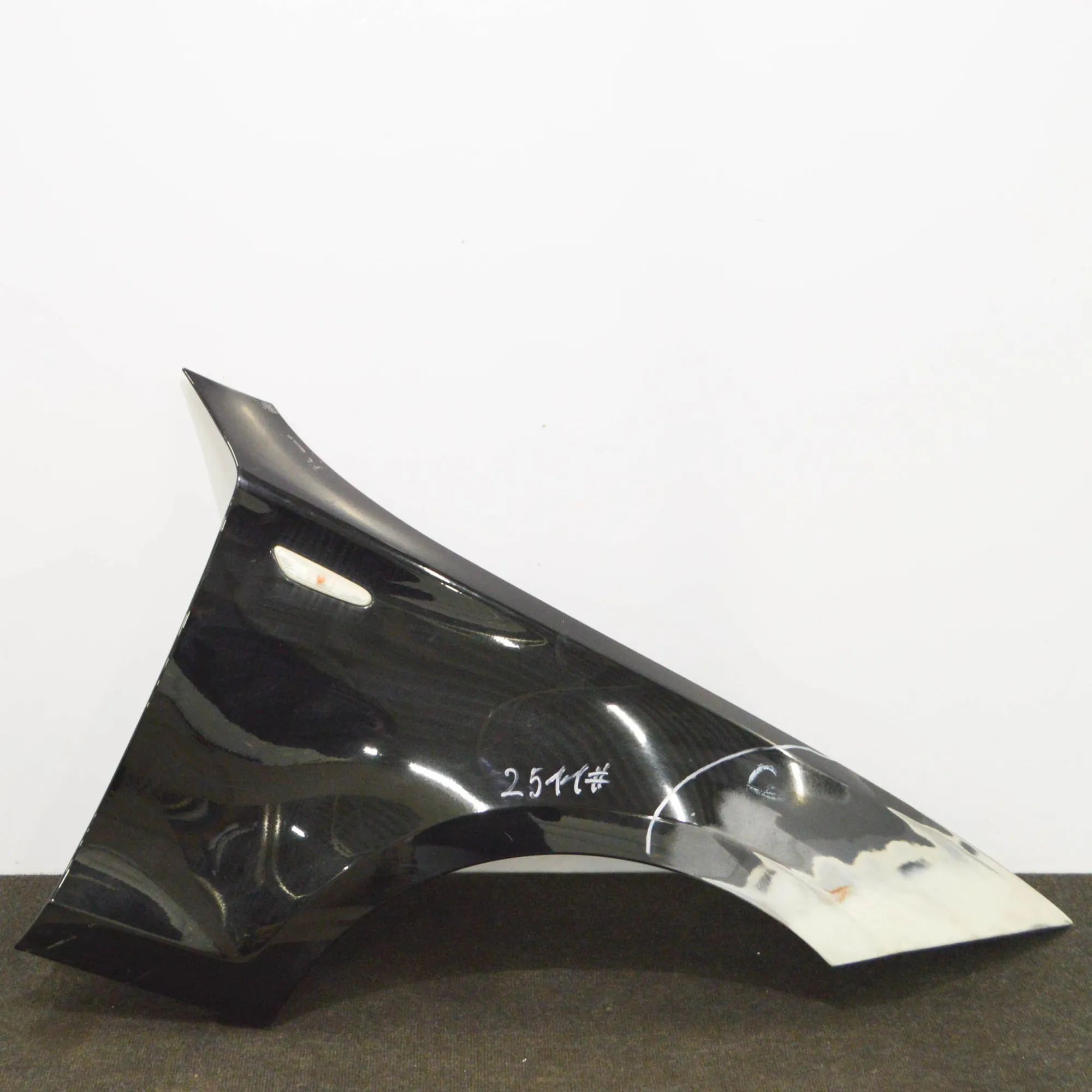 BMW 1 (E81 / E82 / E87 / E88) Front Right Fender Front Right Fender — BMW 1 Cabrio E88 (2008-201...