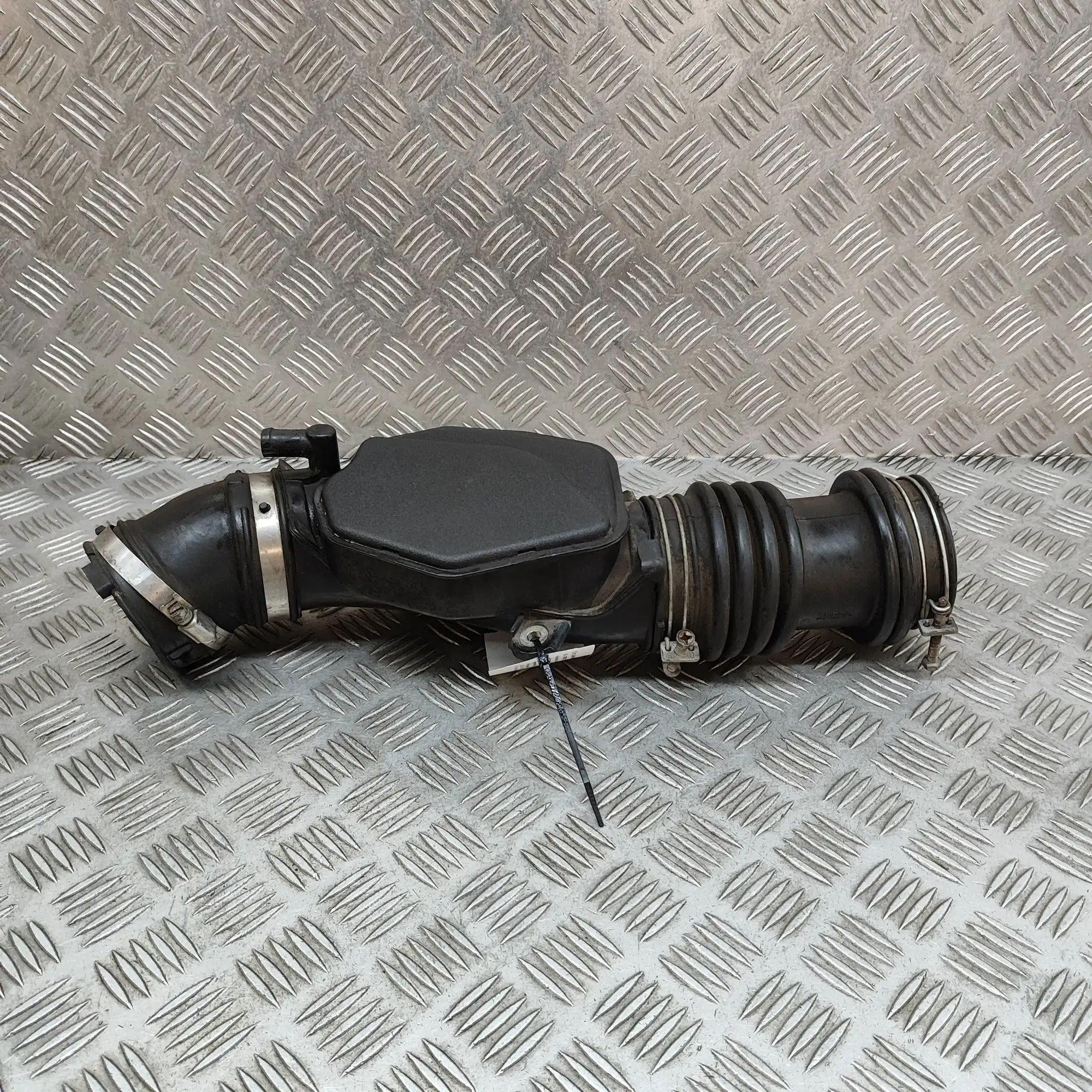 Infiniti FX (S50) Air Intake Tube Air Intake Tube — INFINITI FX (2002-2008) — 165...