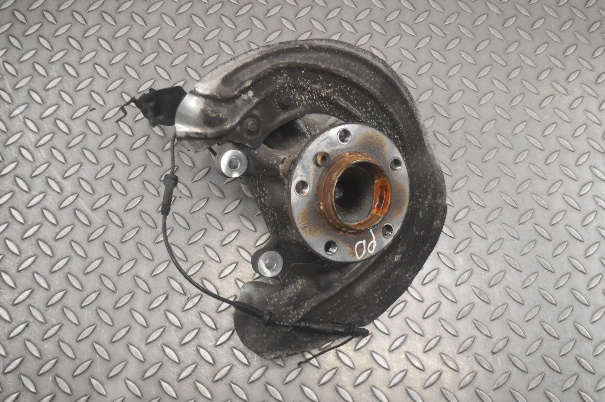 BMW 2 (F22 / F23) Front Right Wheel Hub Front Right Wheel Hub — BMW 2 Cabrio F23 (2014-...