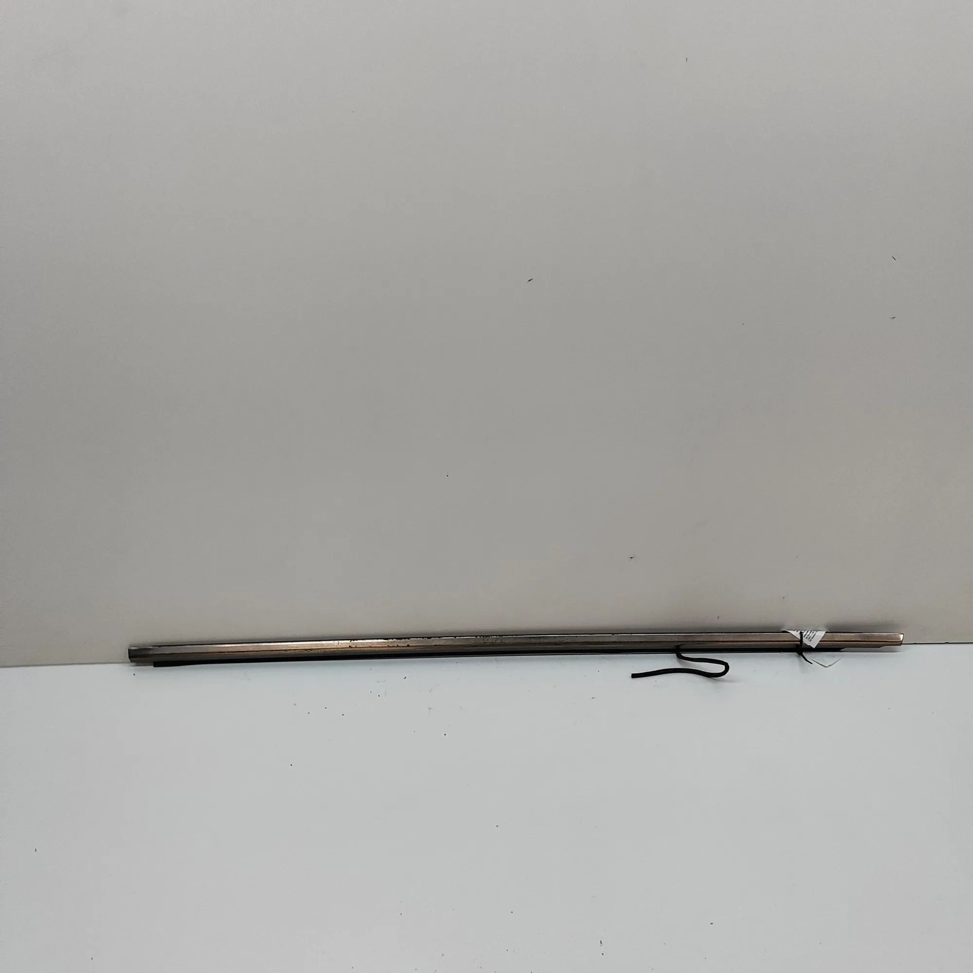 Mercedes-Benz 200 - 500 / E (W124) Door window strip — rear right Door window strip — rear right — MERCEDES BENZ ...