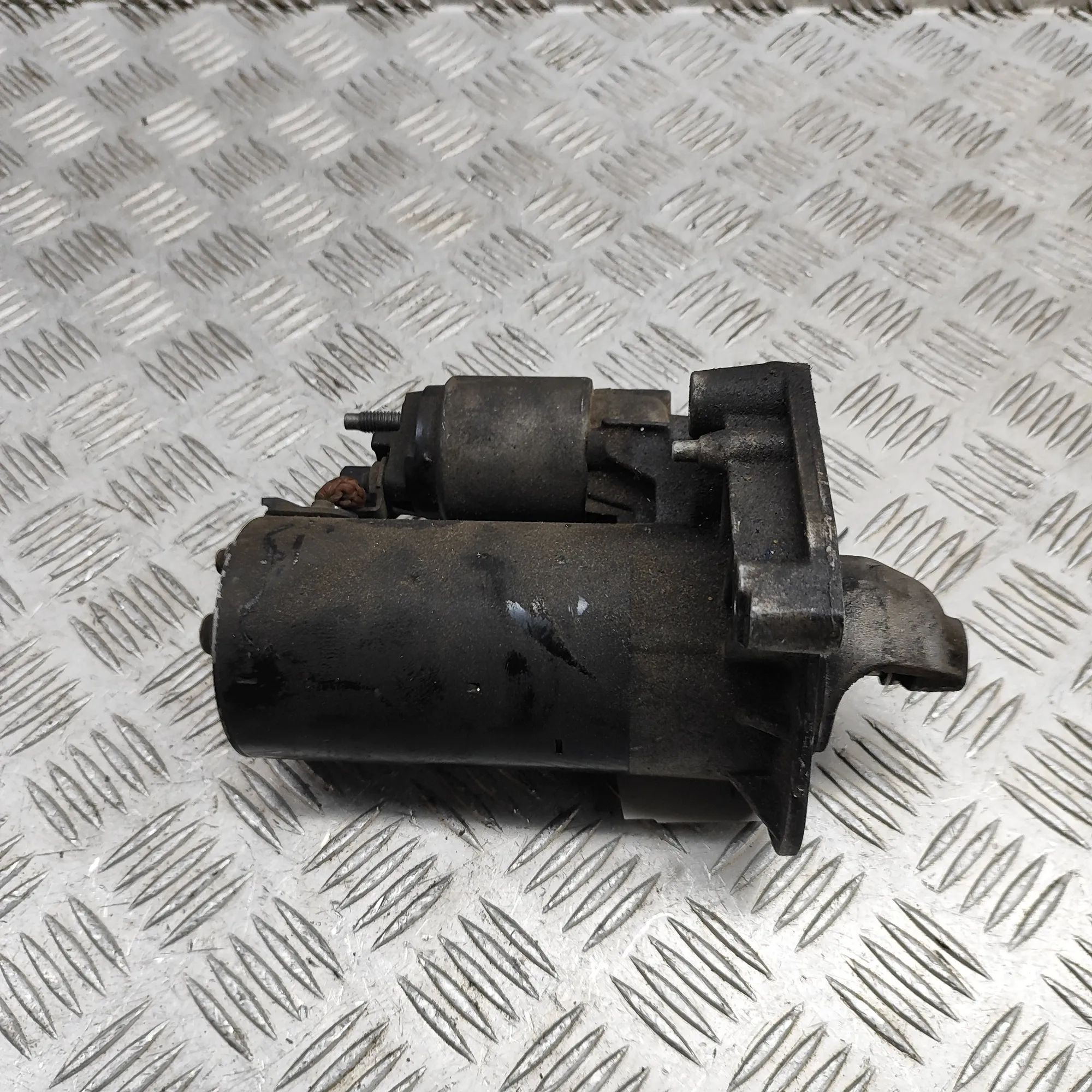 BMW 1 (E81 / E82 / E87 / E88) Starter Motor Starter motor — BMW 1 F20 (2010-2019) — 7638193...