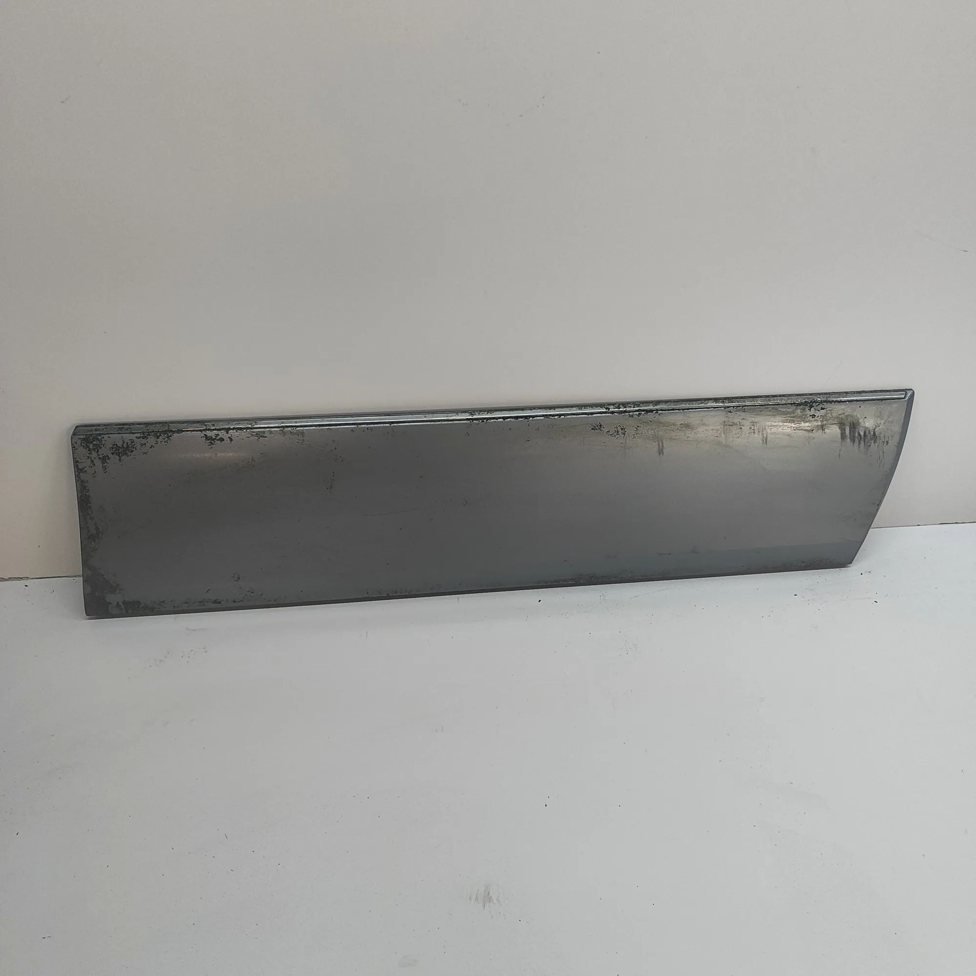 Mercedes-Benz 200 - 500 / E (W124) Front Right Door Lower Molding Front Right Door Lower Molding — MERCEDES BENZ ...