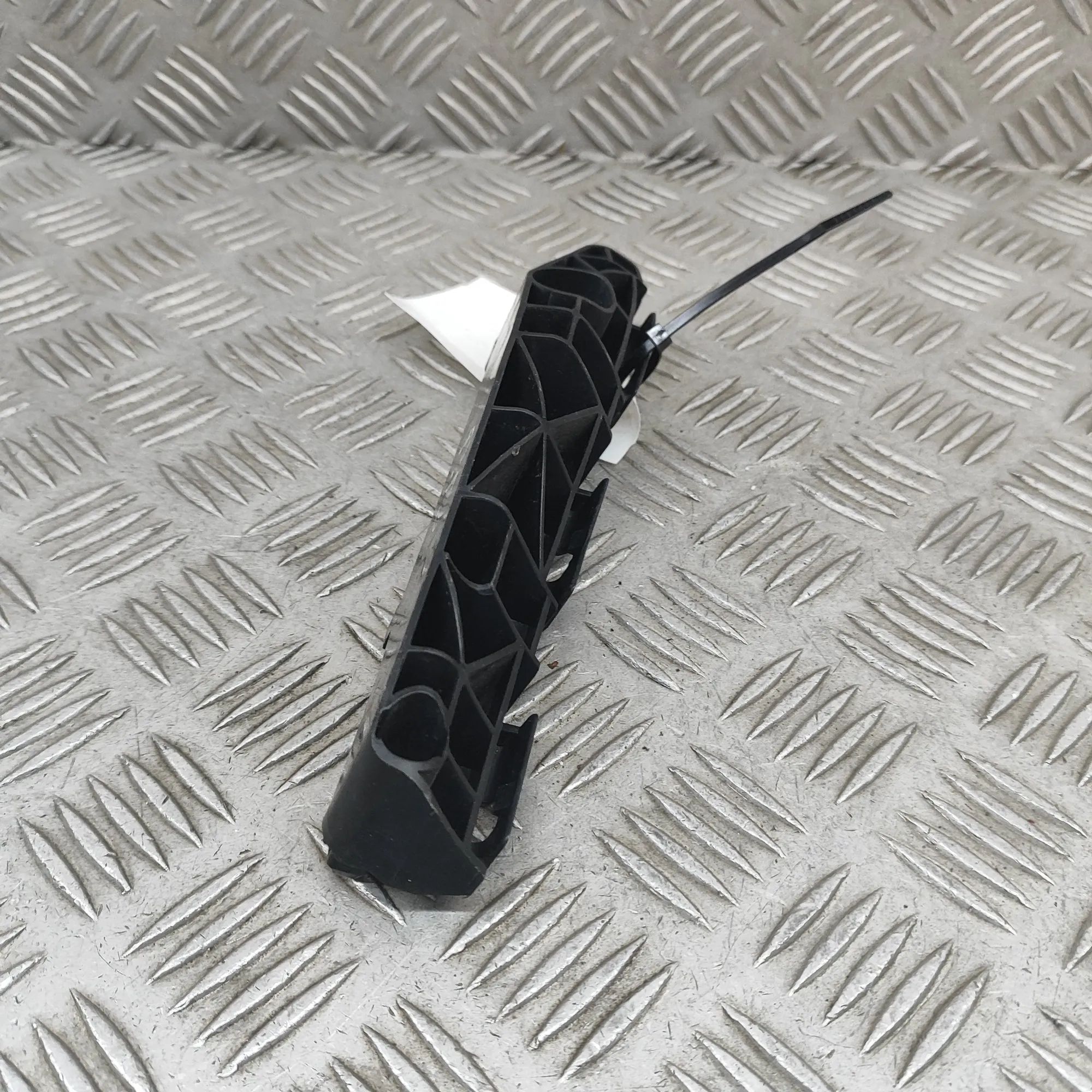 Lexus IS Front Right Bumper Bracket Front Right Bumper Bracket — LEXUS IS II GSE2_,...