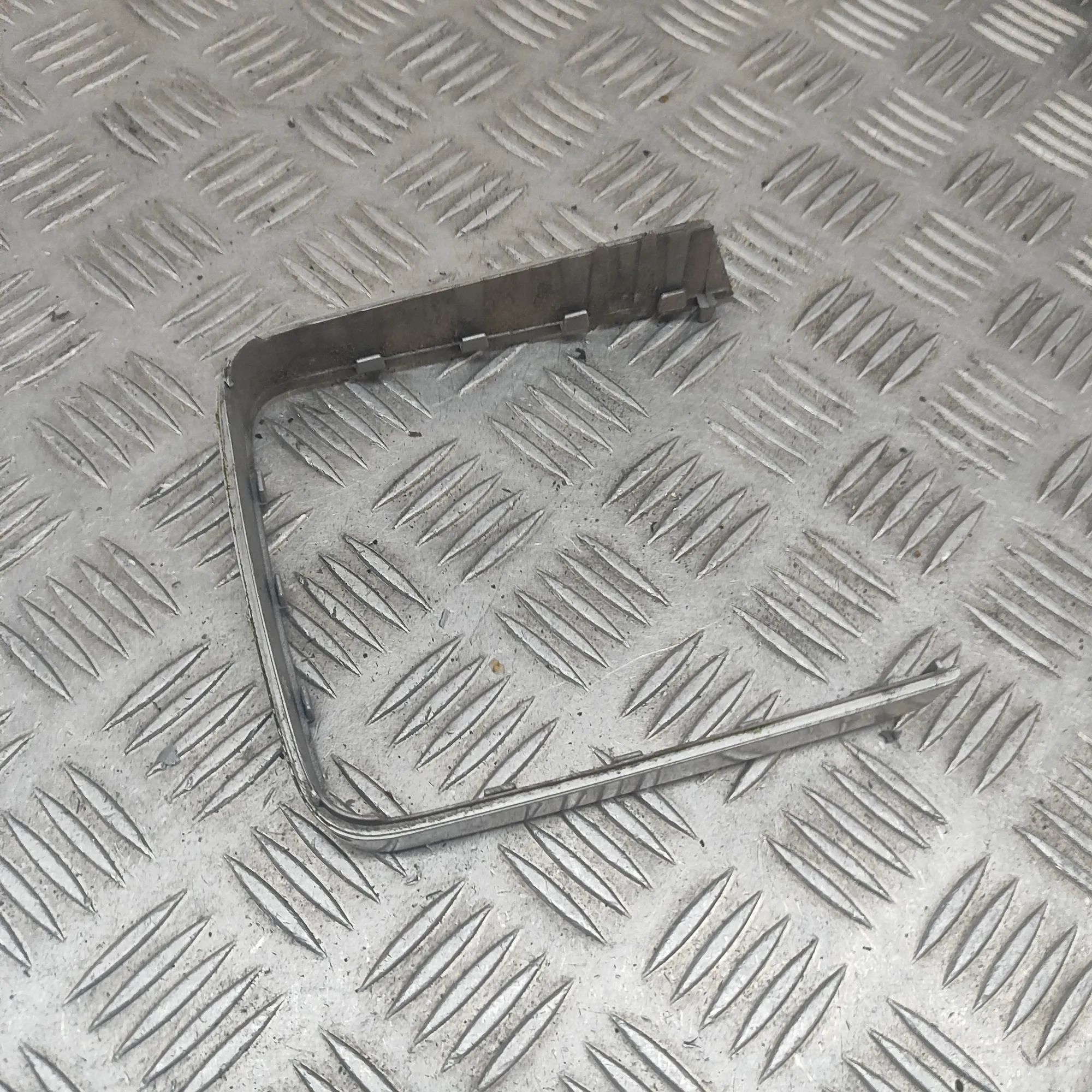 Mercedes-Benz 200 - 500 / E (W124) Other Trim Parts Other Trim Parts — MERCEDES BENZ E-CLASS (W124)...