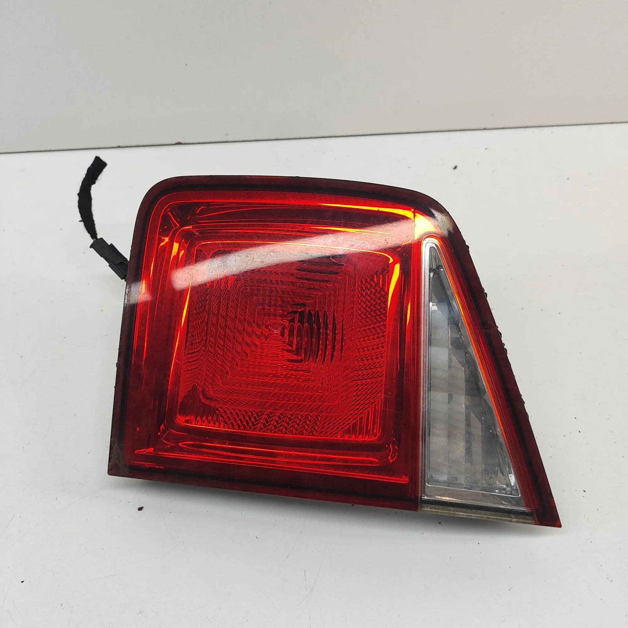 Chevrolet Orlando Right Side Tailgate Tail Light Right Side Tailgate Tail Light — CHEVROLET ORLA...