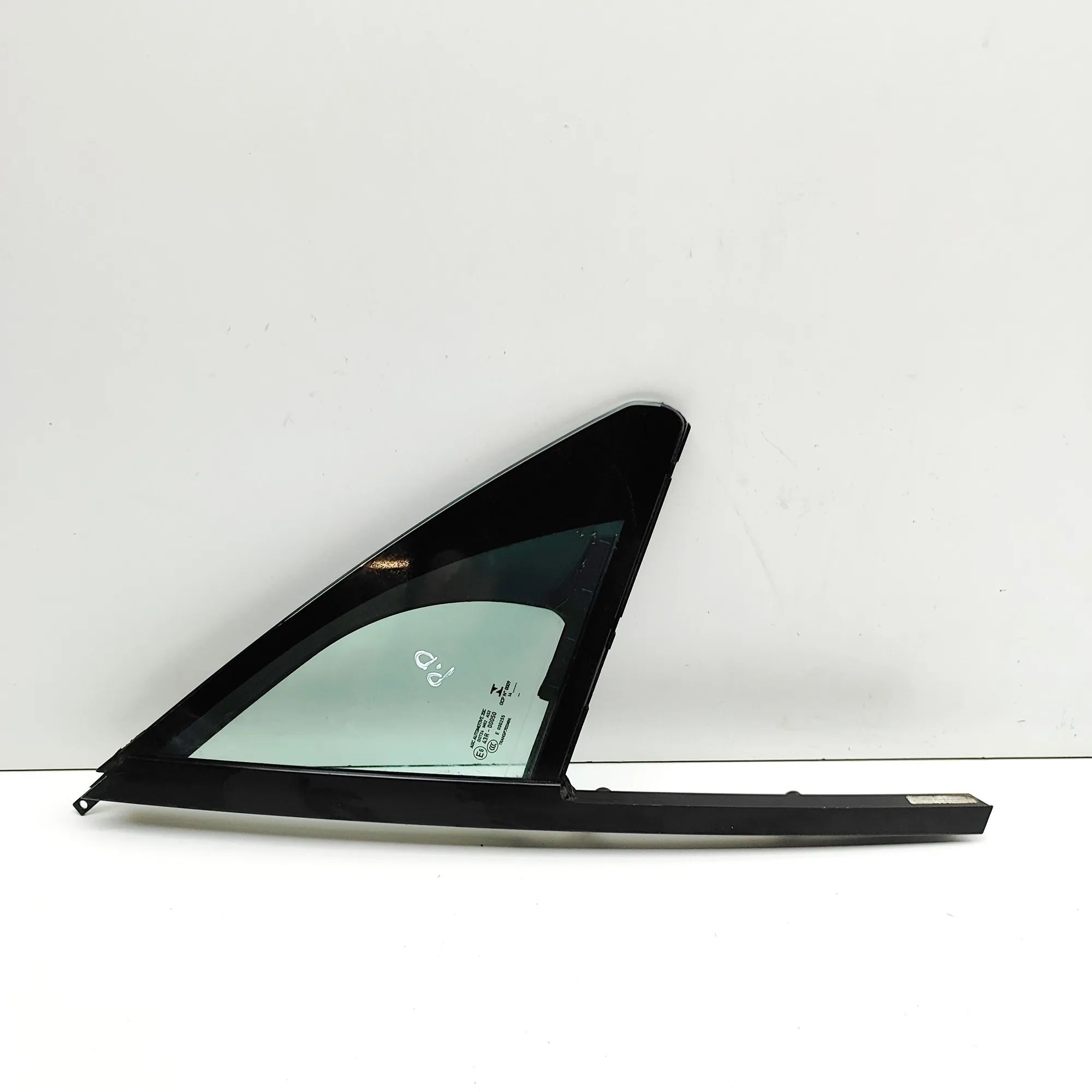 Porsche Macan Quarter window — front right Quarter window — front right — PORSCHE MACAN 95...