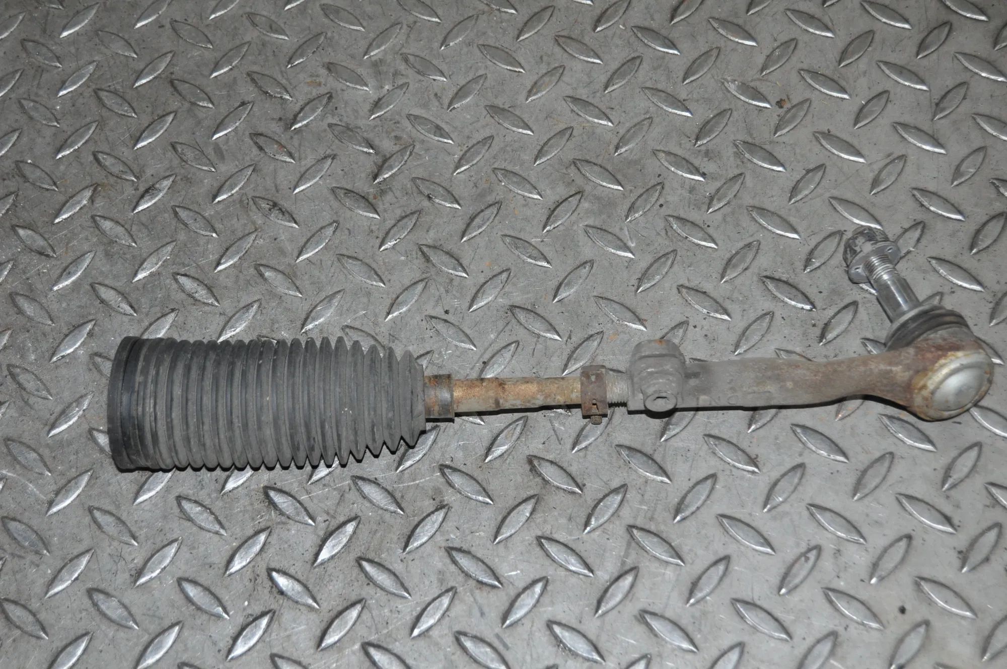 BMW 1 (E81 / E82 / E87 / E88) Steering tie rod — right Steering tie rod — right — BMW 1 F20 (2010-2019...