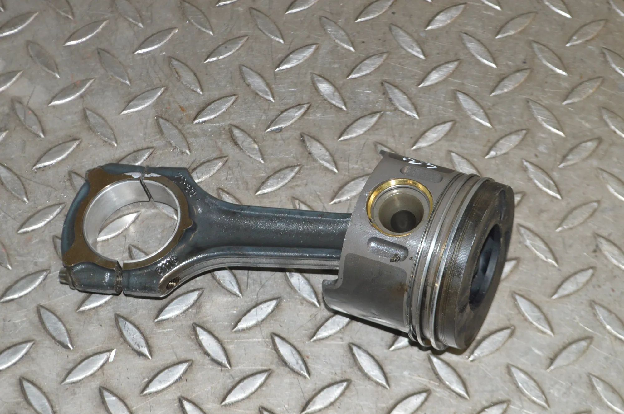 Mercedes-Benz Sprinter (W901-905) Piston Piston — MERCEDES BENZ SPRINTER 3-t Van 903 (19...