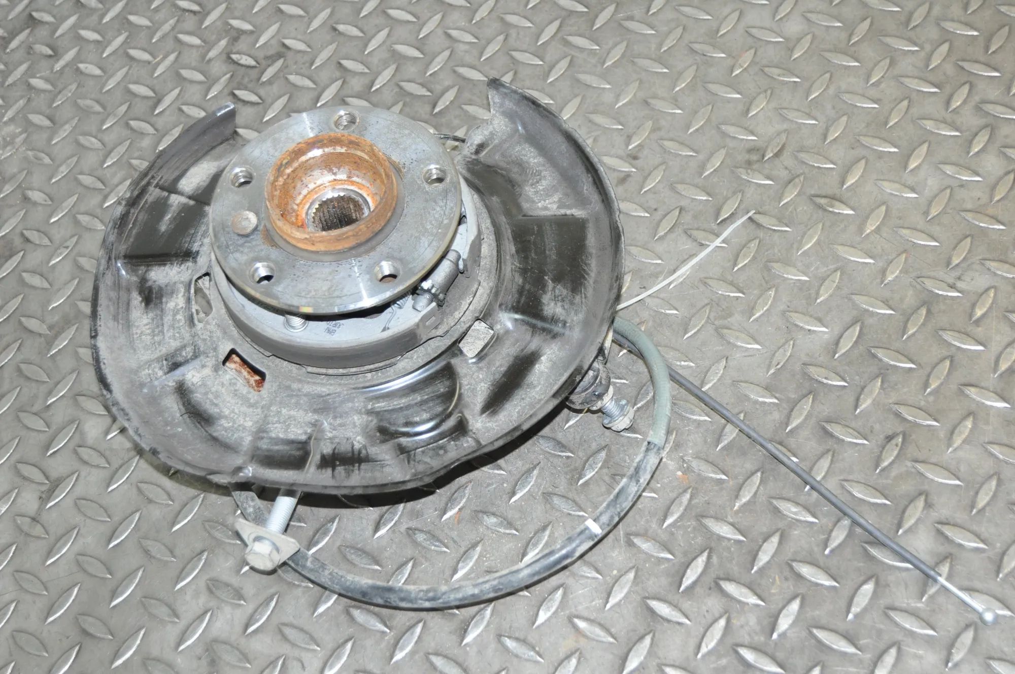 BMW 2 (F22 / F23) Rear Left Wheel Hub Spindle Rear Left Wheel Hub Spindle — BMW 2 Cabrio F23 ...