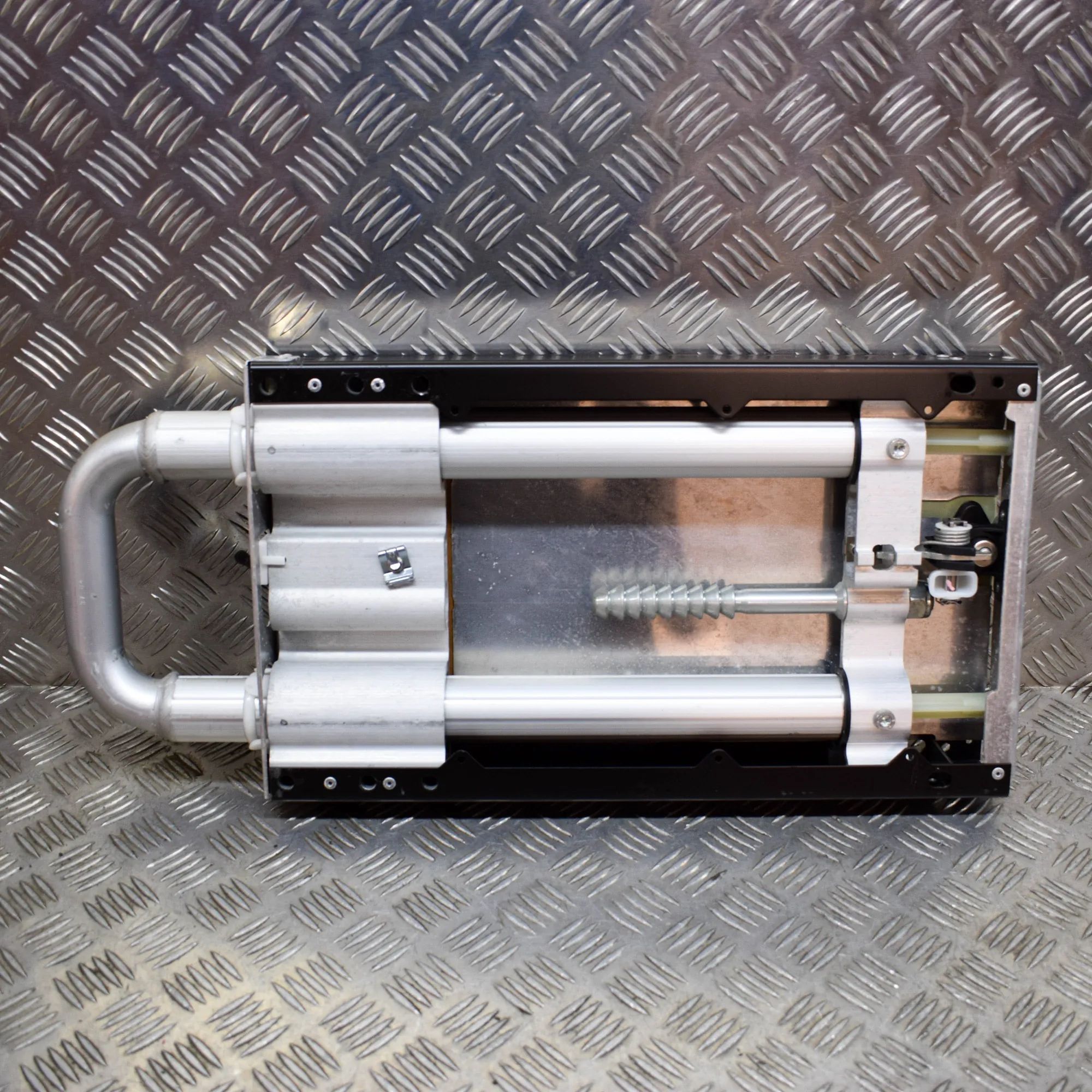 Saab 9-3 Convertible roof roll over bar Convertible roof roll over bar — SAAB 9-3 Cabri...