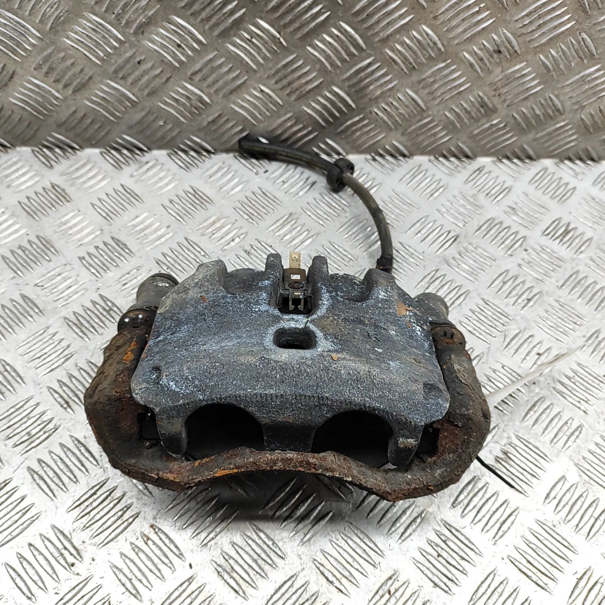 Iveco Daily Brake caliper — front right Brake caliper — front right — IVECO DAILY V Van...