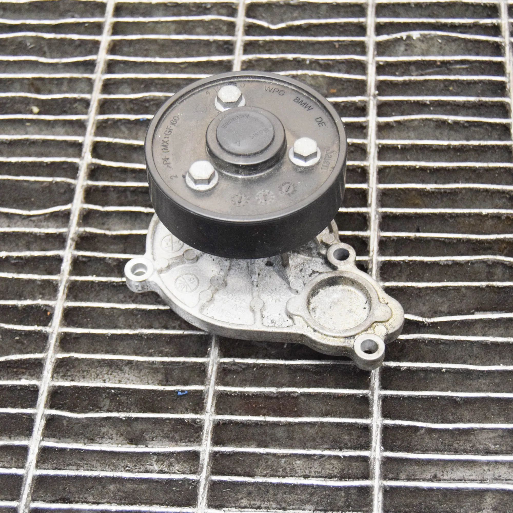BMW 2 (F22 / F23) водяной насос Water pump — BMW 2 Cabrio F23 (2014-2021) — 4.1...
