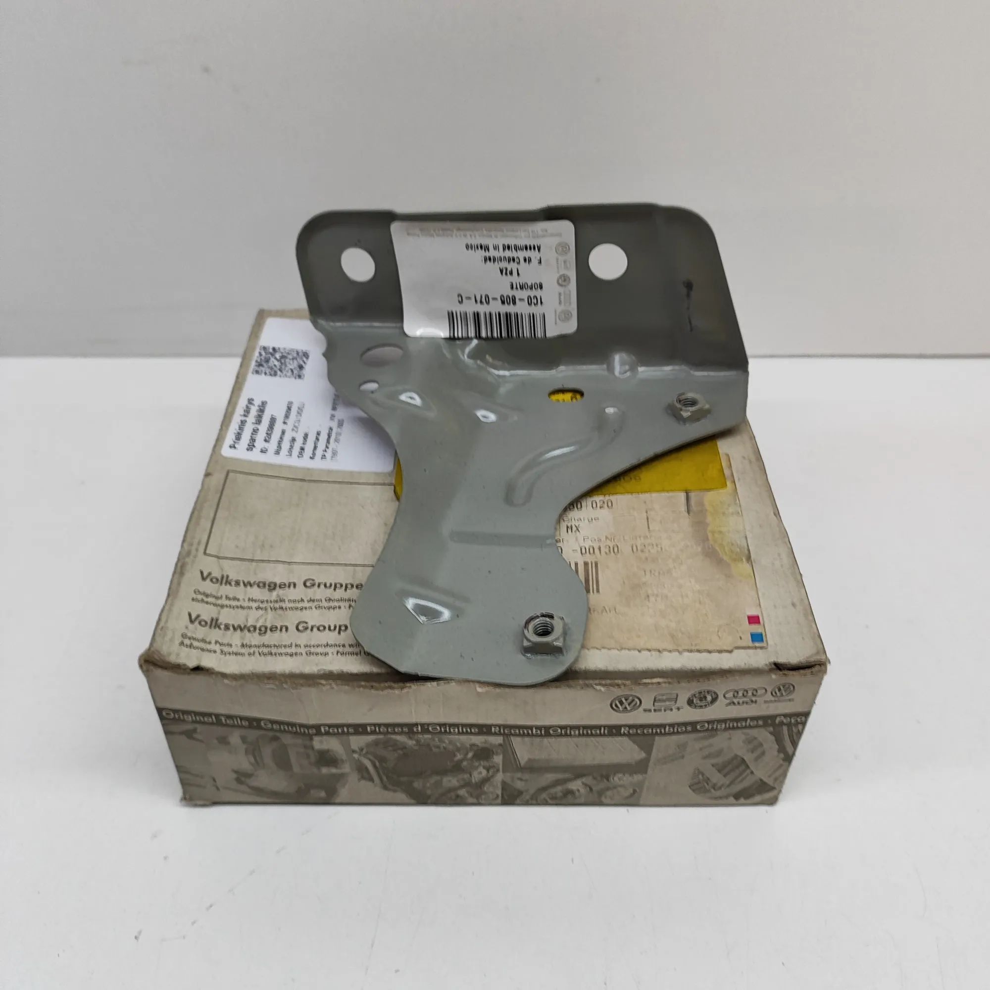 Volkswagen New Beetle Left Headlight Bracket Left Headlight Bracket — VW BEETLE 9C1, 1C1 (19...