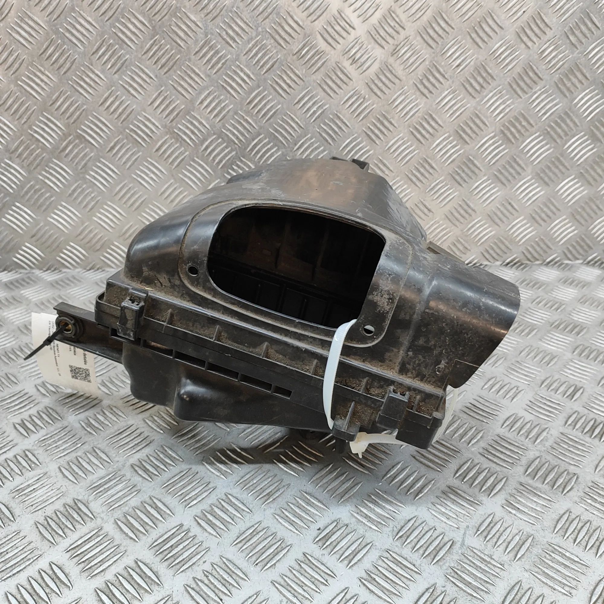 Infiniti FX (S50) Air filter box  Air Filter Box — INFINITI FX (2002-2008) — 1650...