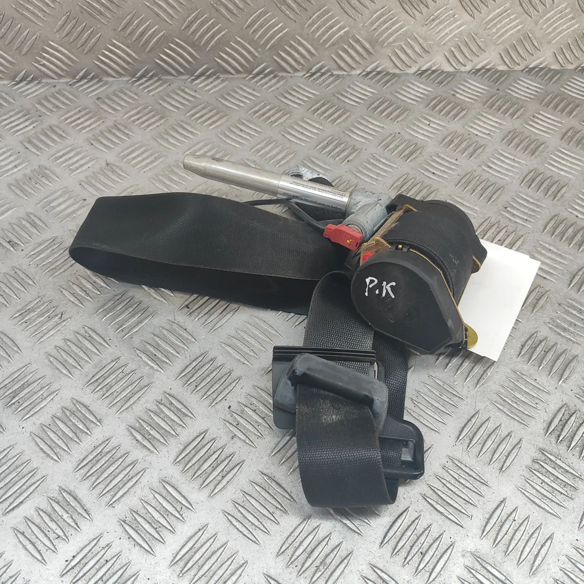 Mercedes-Benz 200 - 500 / E (W124) Front Left Seatbelt Front Left Seatbelt — MERCEDES BENZ E-CLASS (W1...