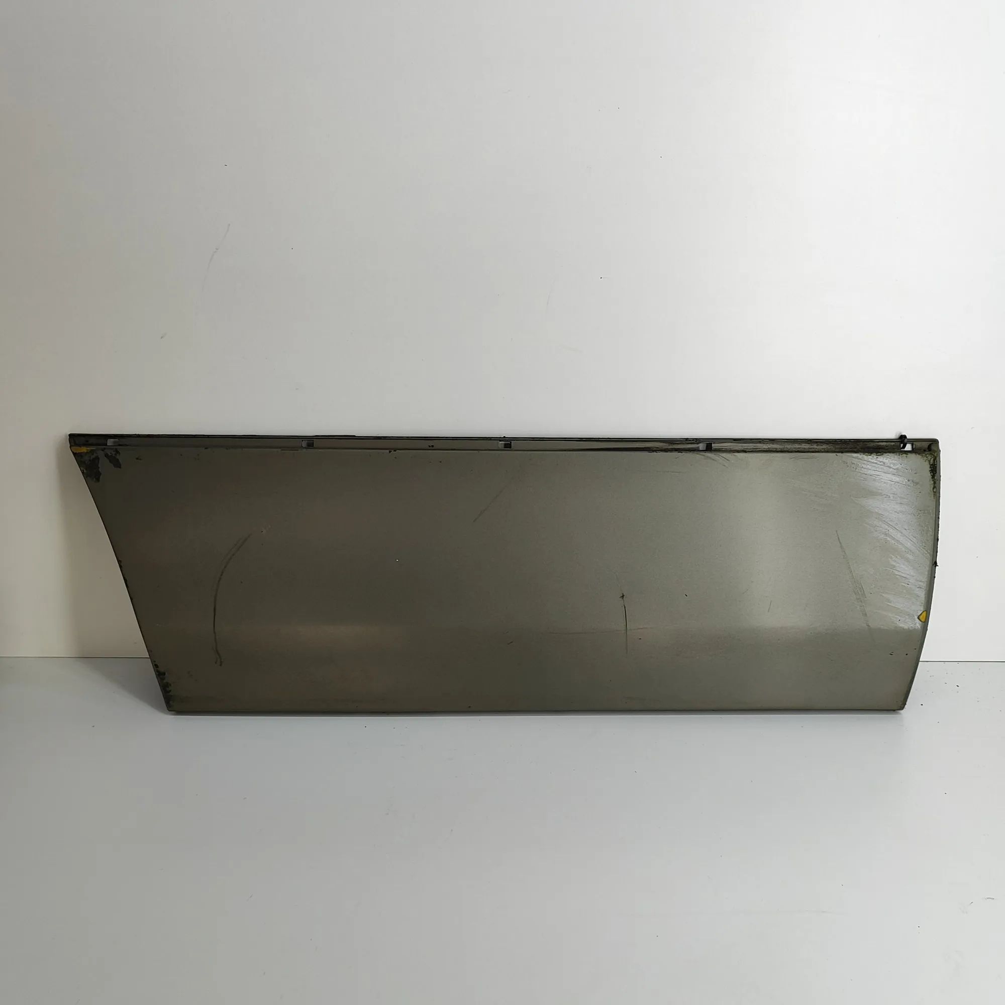 Mercedes-Benz 200 - 500 / E (W124) Lower door moulding — rear — right Lower door moulding — rear — right — MERCEDES B...