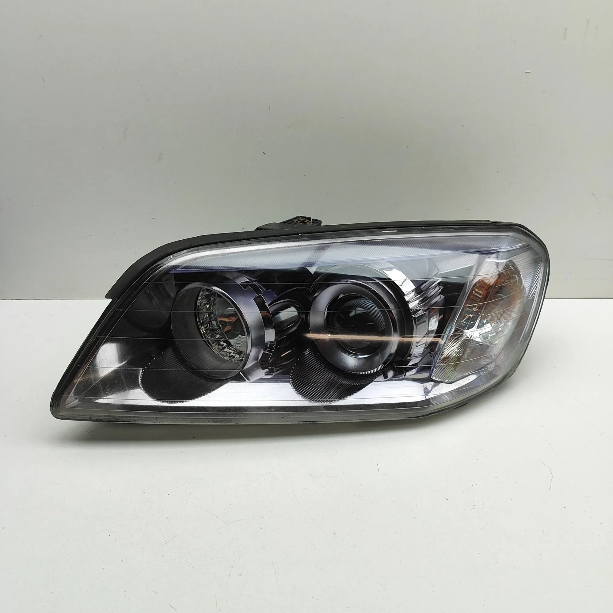Chevrolet Captiva Front Left Headlight Front Left Headlight — CHEVROLET CAPTIVA C100, ...