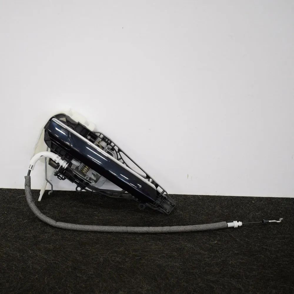 BMW 7 (G11 / G12) Front Right Door Exterior Handle Front Right Door Exterior Handle — BMW 7 G11, G...