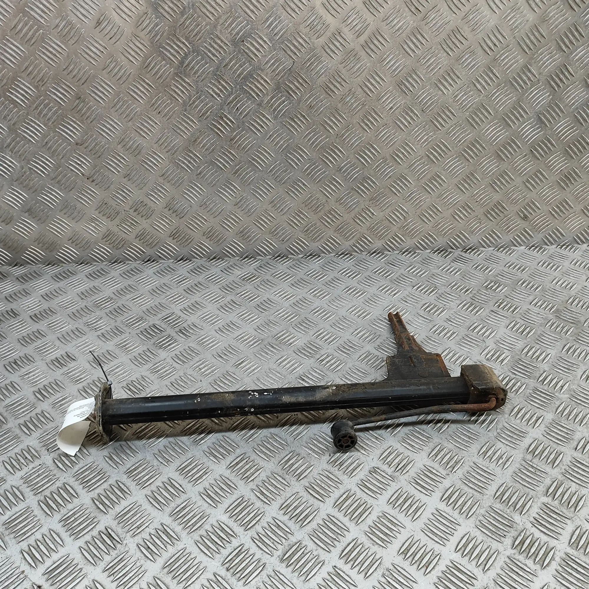Mercedes-Benz 200 - 500 / E (W124) Lift Jack Lift Jack — MERCEDES BENZ E-CLASS (W124) (1985-...