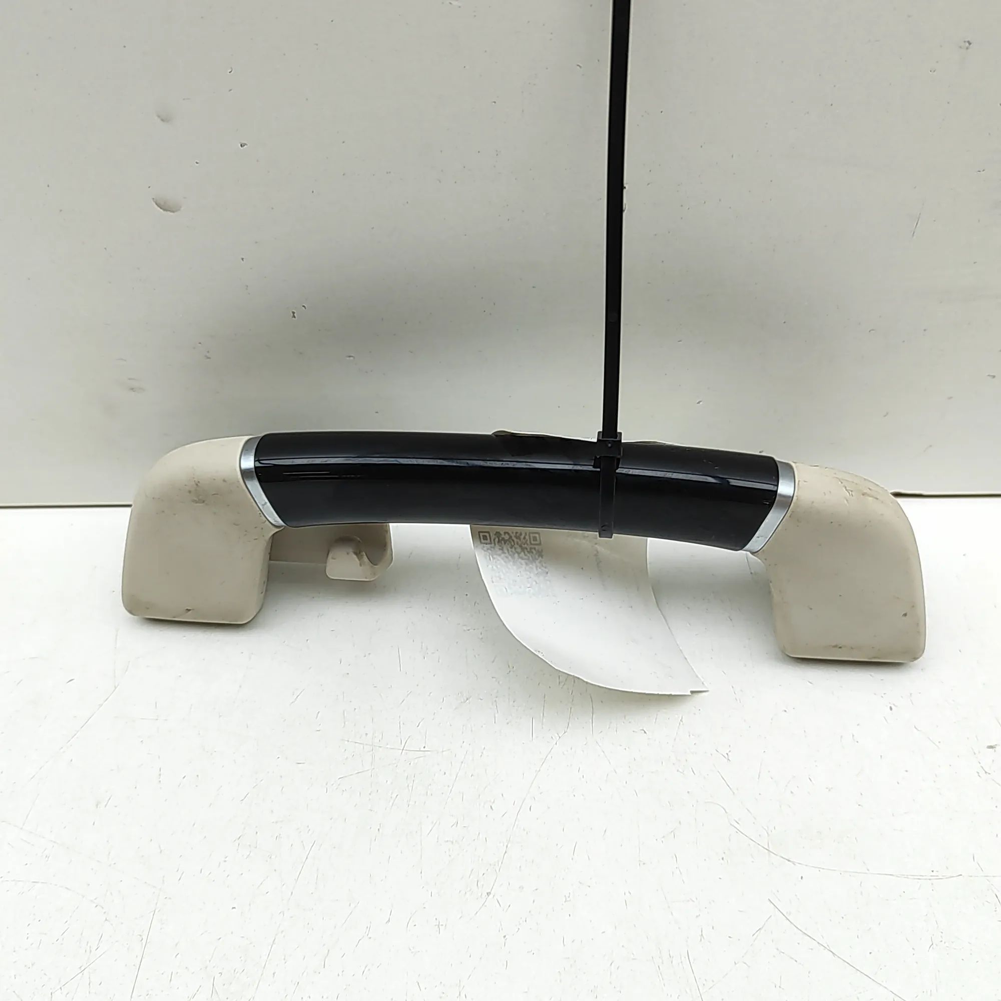 BMW 7 (G11 / G12) Roof grab handle — rear right Roof grab handle — rear right — BMW 7 G11, G12 ...