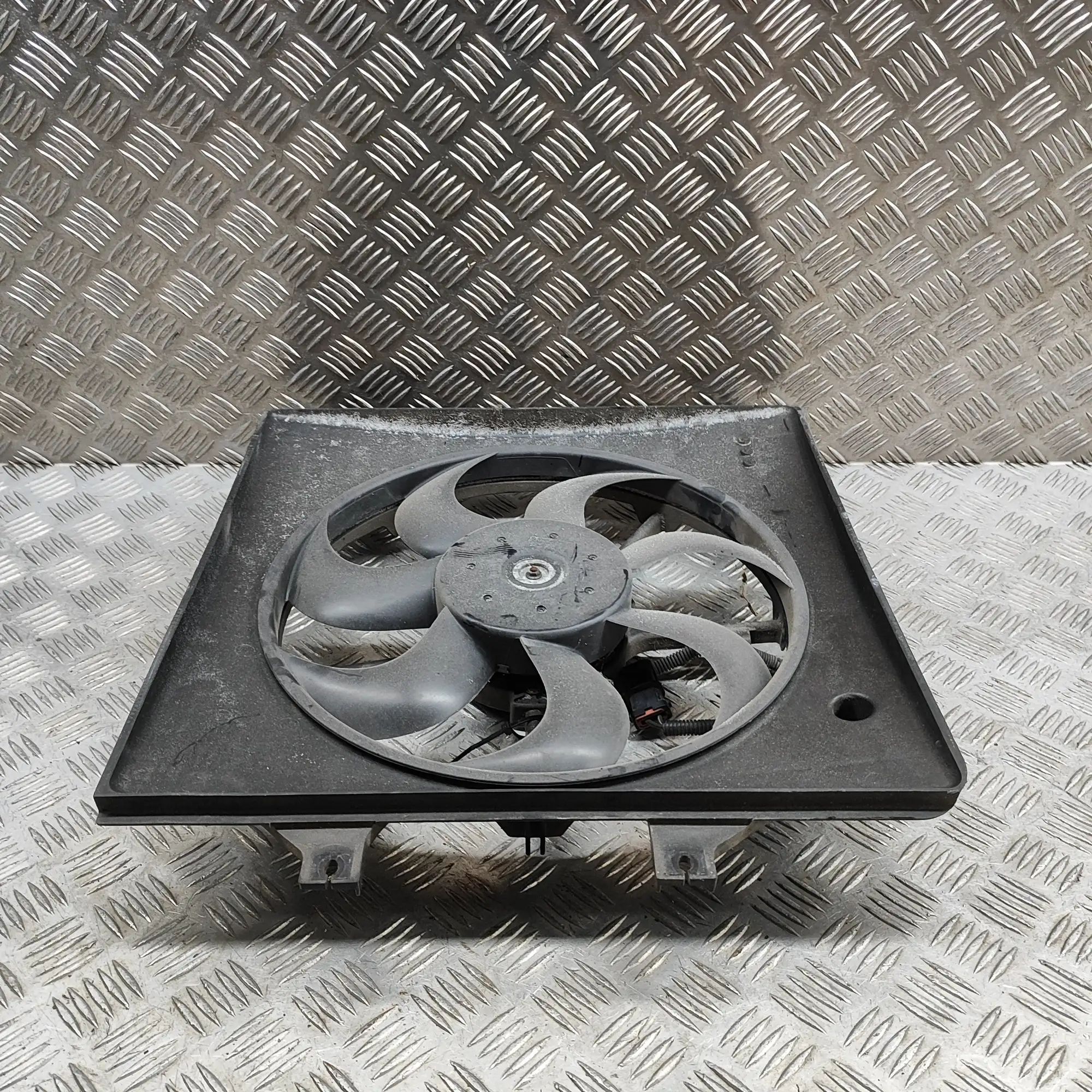 Kia Carnival Engine Cooling Fan Shroud Engine Cooling Fan Shroud — KIA CARNIVAL / GRAN...