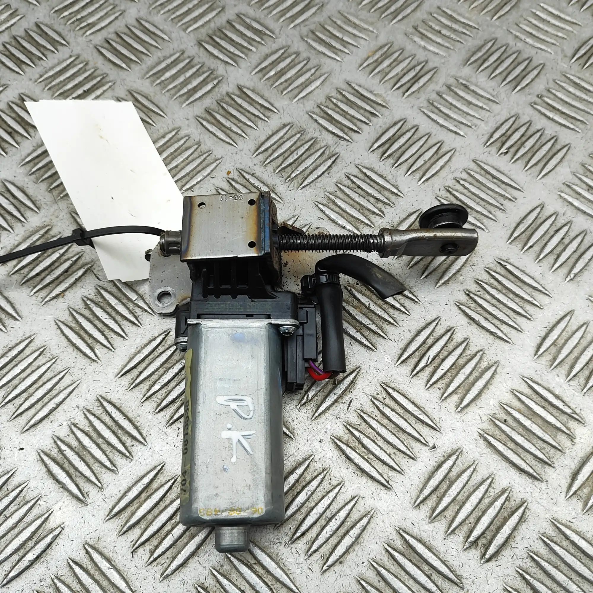 Audi A8 (D4) Seat adjustment motor — front left Seat adjustment motor — front left — AUDI A8 D4...