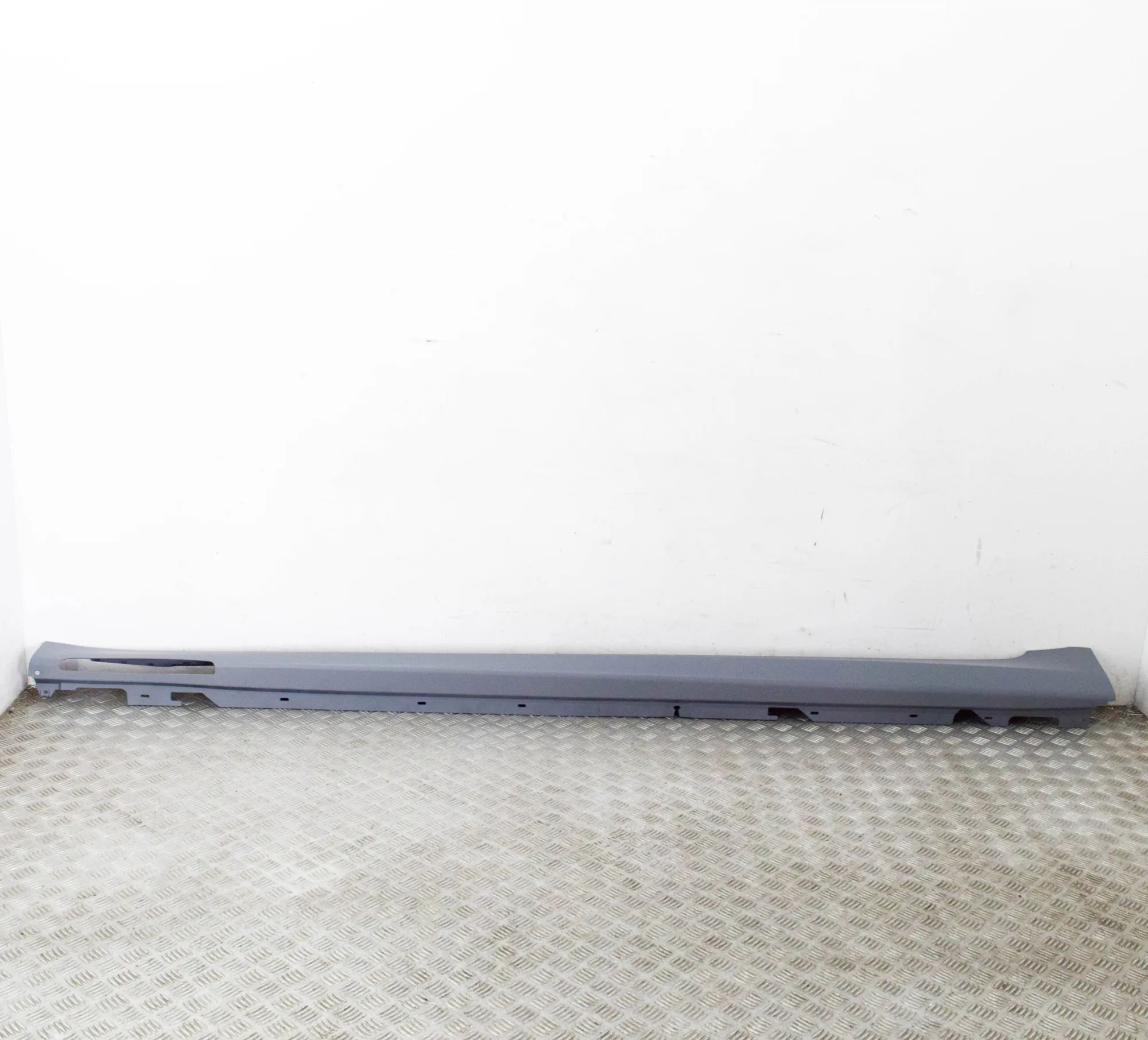 BMW 7 (G11 / G12) Left Side Plastic Sideskirt Cover Left Side Plastic Sideskirt Cover — BMW 7 G11, ...