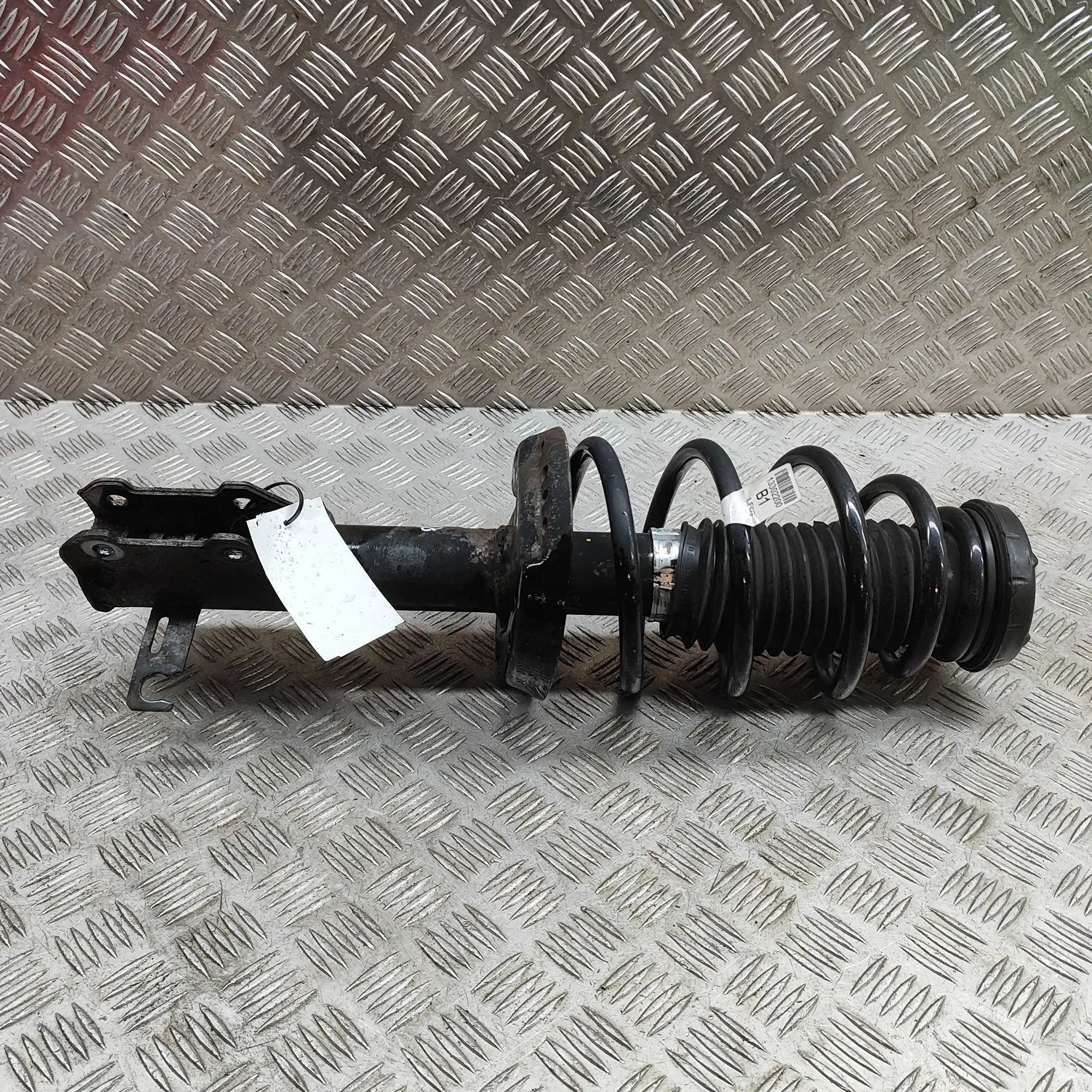 Chevrolet Orlando Shock absorber — front right Shock absorber — front right — CHEVROLET ORLAND...