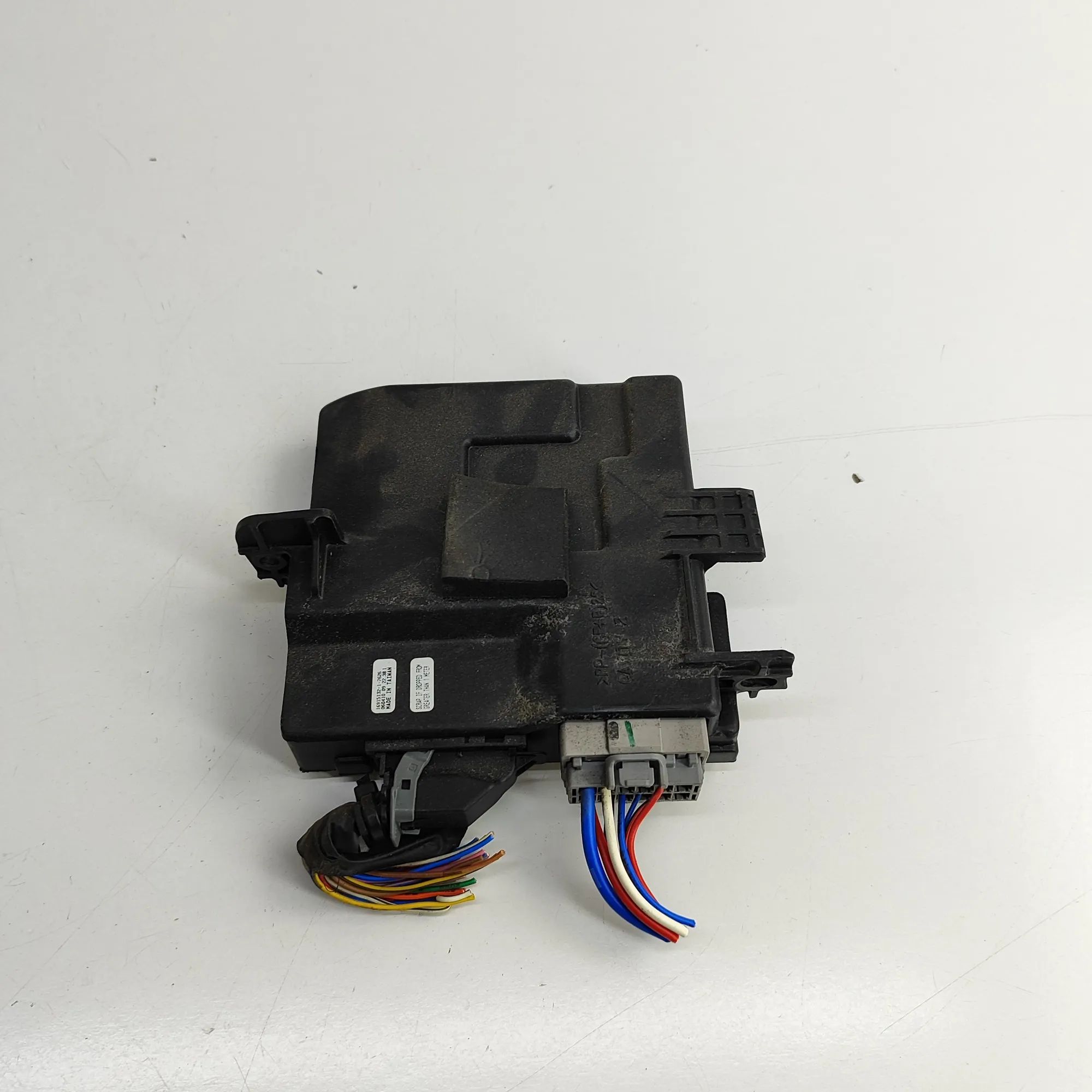 Kia Carnival Door control unit — rear left Door control unit — rear left — KIA CARNIVAL / ...