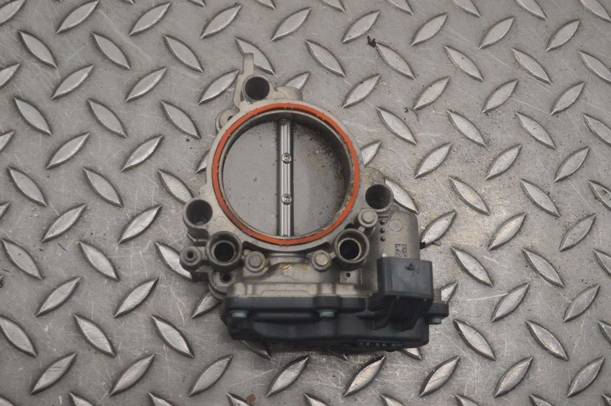 BMW 2 (F22 / F23) Throttle body Throttle body — BMW 2 Cabrio F23 (2014-2021) — ...