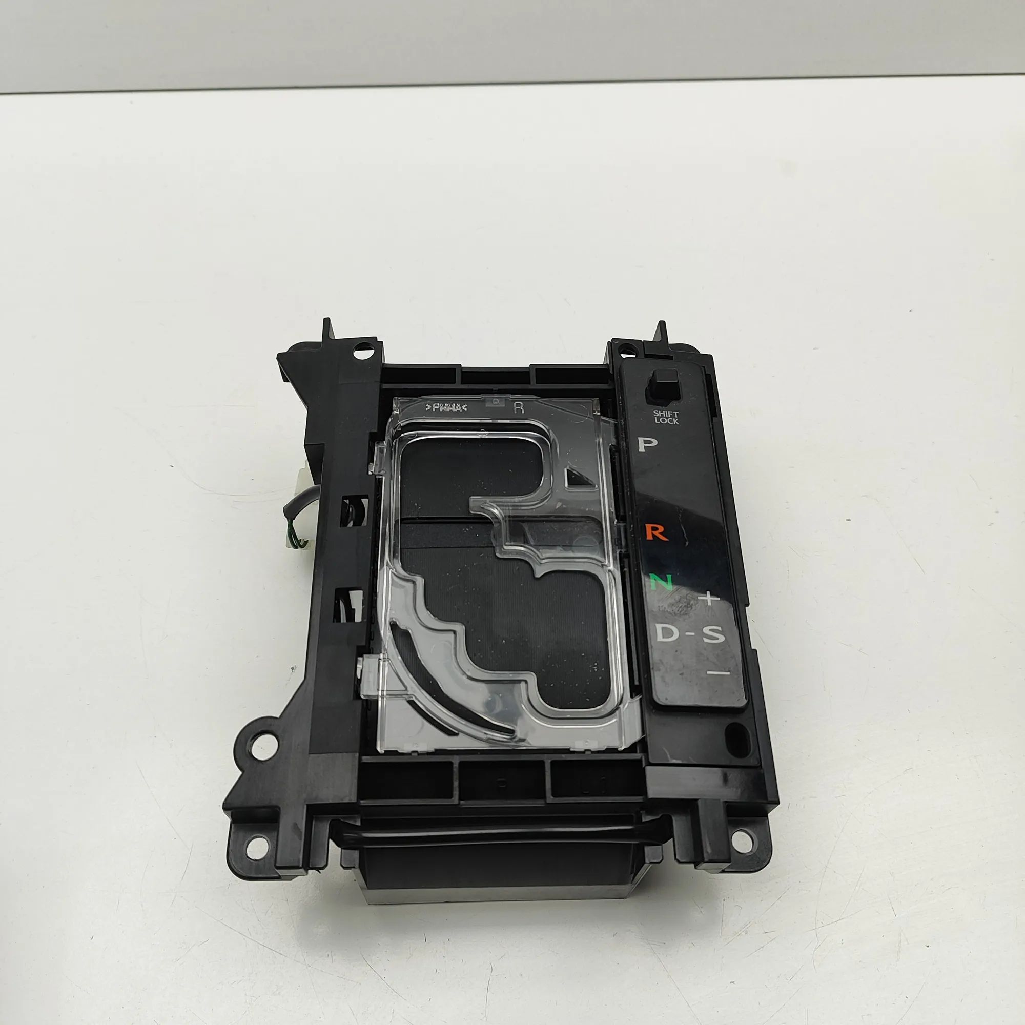 Lexus IS Gear Shifting Level Plastic Trim Gear Shifting Level Plastic Trim — LEXUS IS II ...