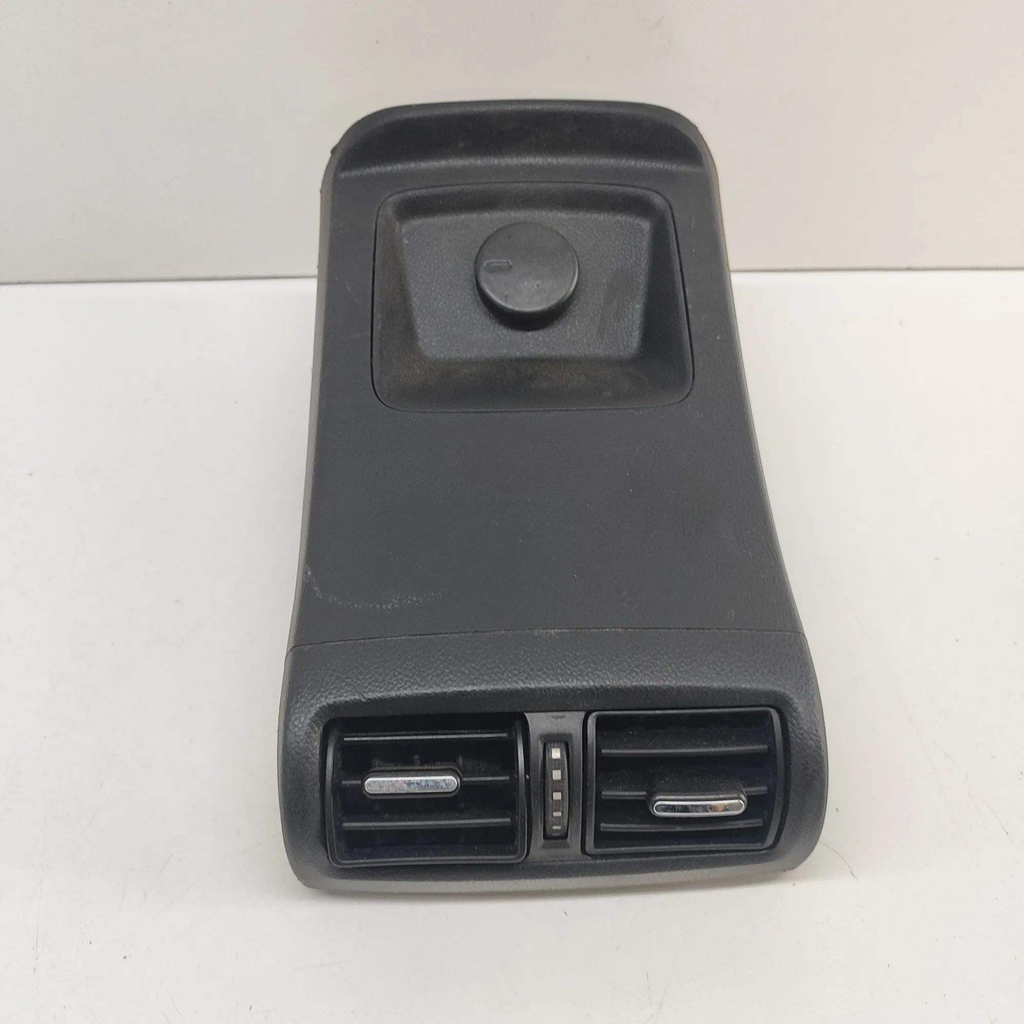 Chevrolet Orlando Centre console air vent Centre console air vent — CHEVROLET ORLANDO J30...