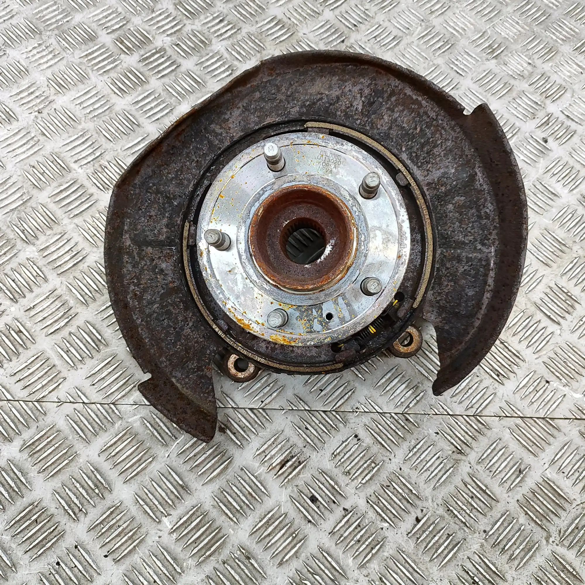 Chevrolet Captiva Rear Left Wheel Hub Spindle Rear Left Wheel Hub Spindle — CHEVROLET CAPTIVA...