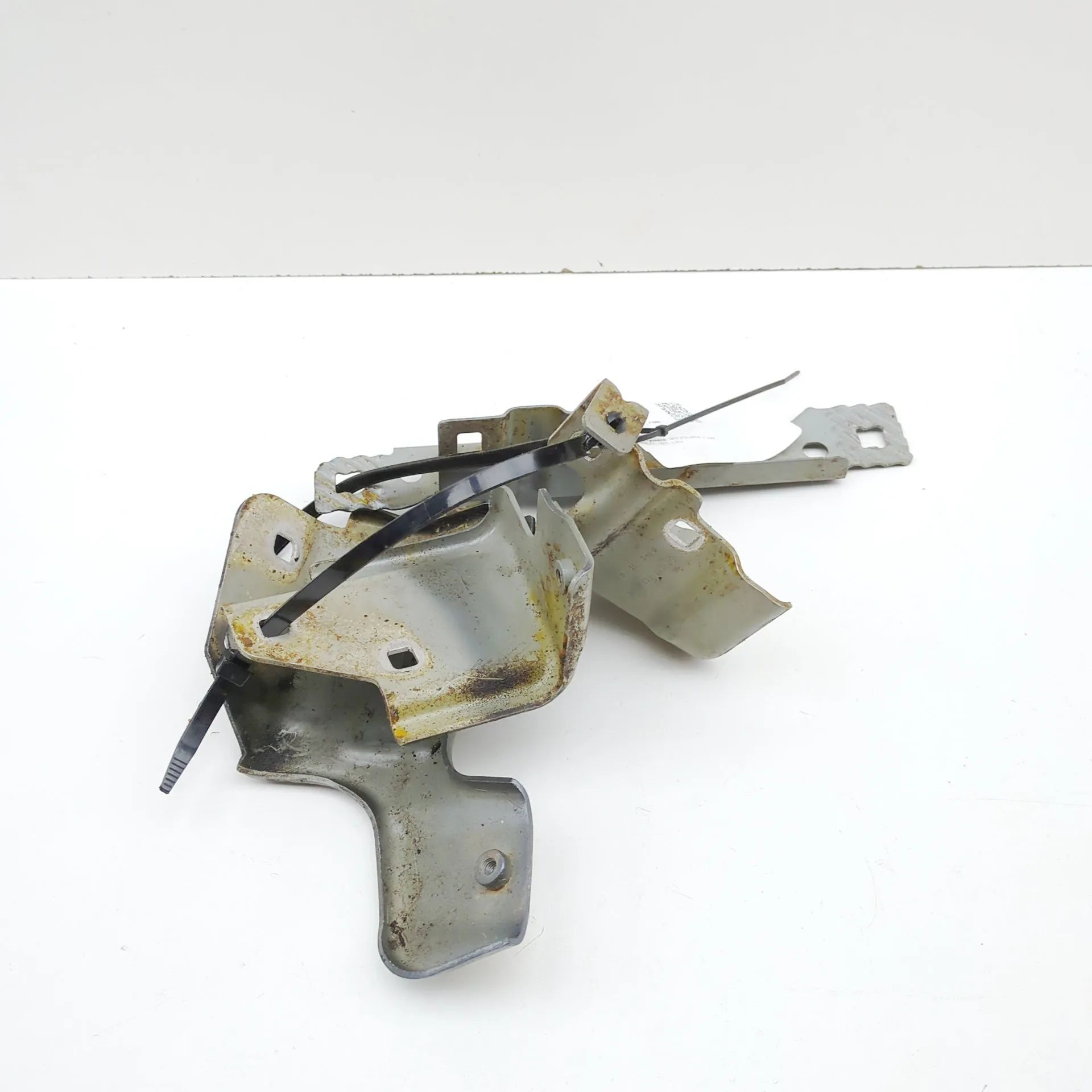 Mercedes-Benz S Coupe (C217) Fender bracket — front left Fender bracket — front left — MERCEDES BENZ S-C...