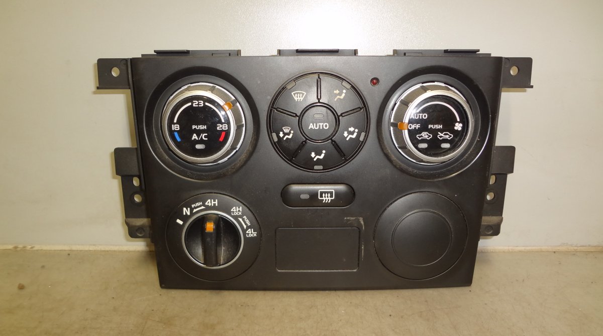 Suzuki Grand Vitara Heater control panel Heater control panel — SUZUKI GRAND VITARA (JT)...