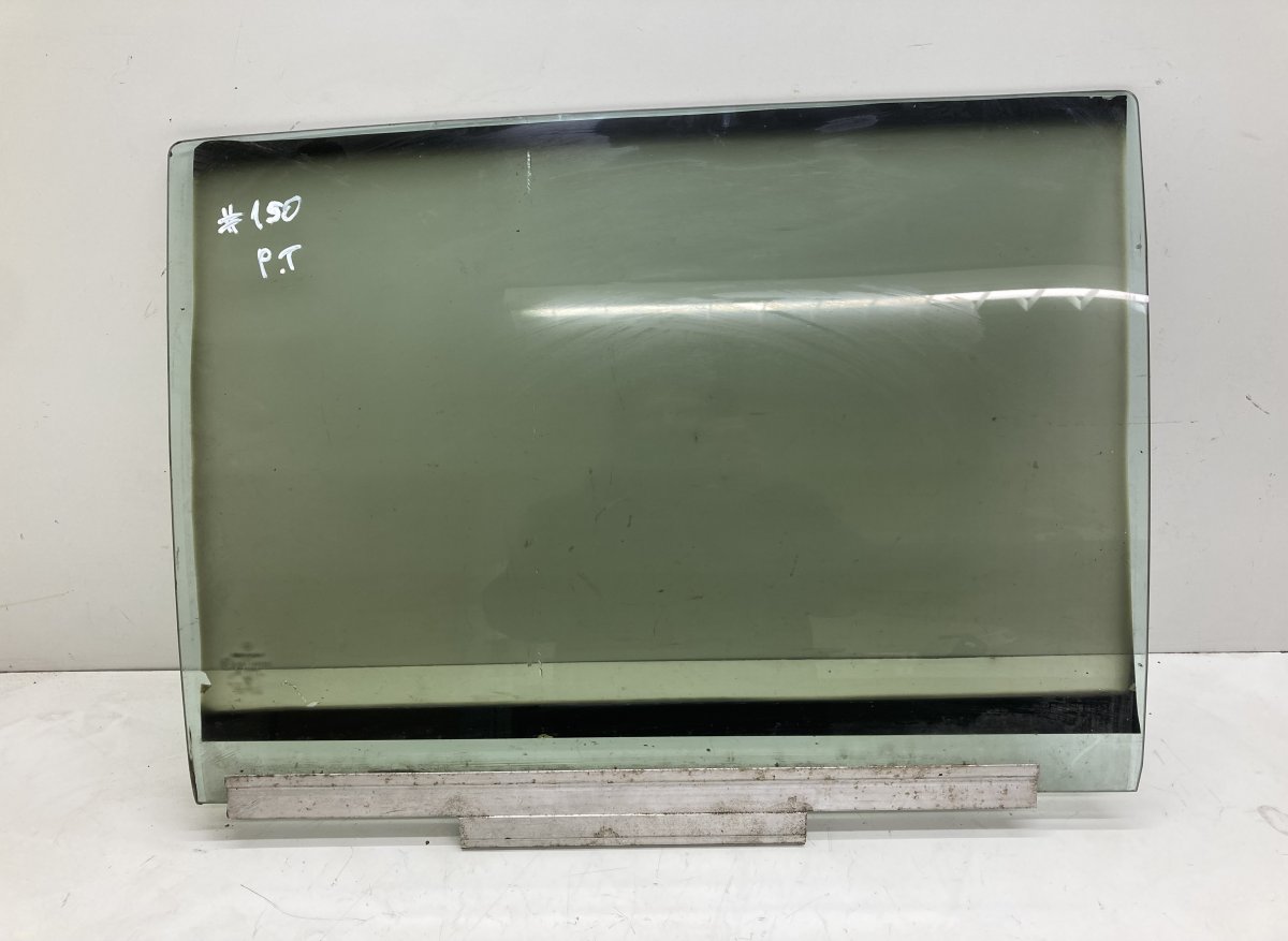 Mercedes-Benz 200 - 300 (W123) Door window glass — rear right Door window glass — rear right — MERCEDES-BENZ ...