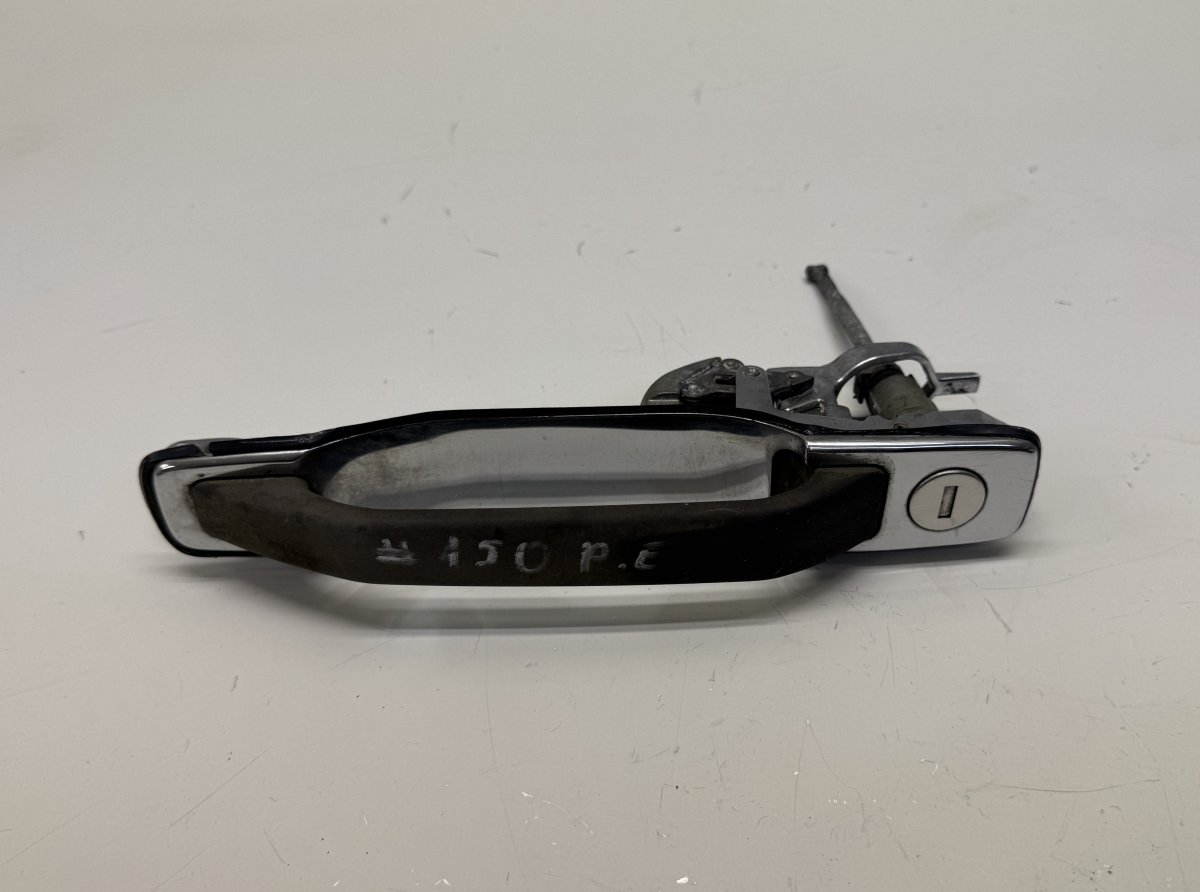 Mercedes-Benz 200 - 300 (W123) Exterior door handle — front right Exterior door handle — front right — MERCEDES-B...