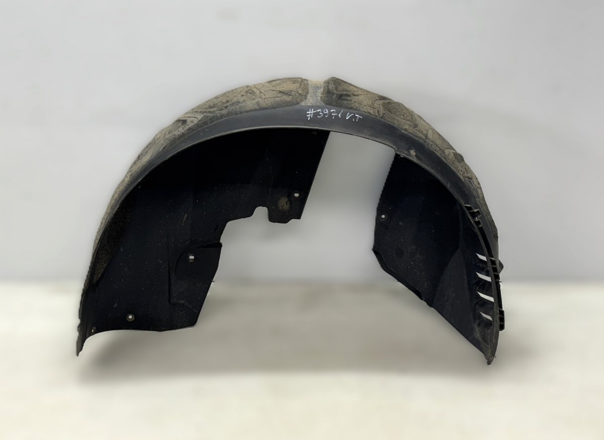 Chrysler 300 Rear left fender inner liner Rear left fender inner liner — CHRYSLER 300C II...