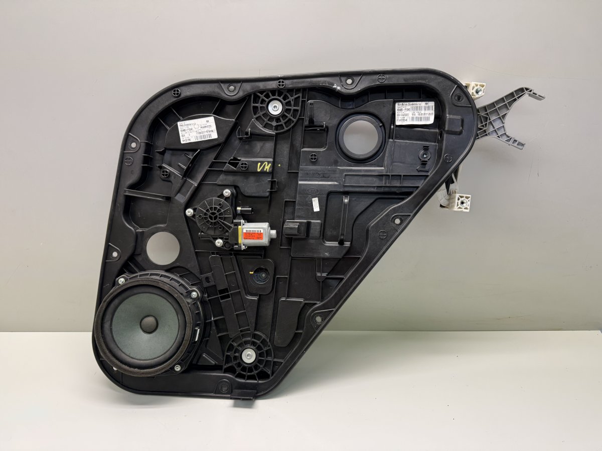 Kia Sportage Rear right window regulator mechanism Rear right window regulator mechanism — KIA SPO...