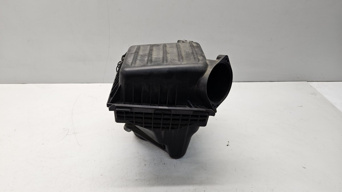 Chrysler 300 Air filter housing Air filter housing — CHRYSLER 300C II (2010-202...